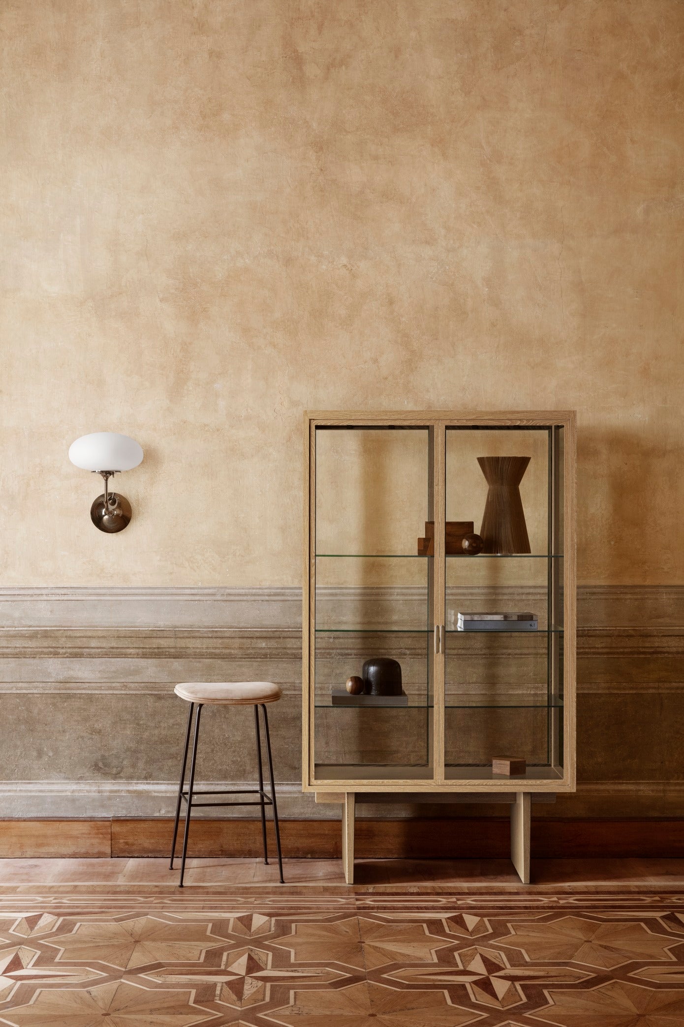 Glass display cabinet PRIVATE black oak veneer