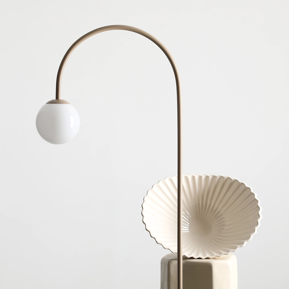 Lampa podłogowa UNA beżowy