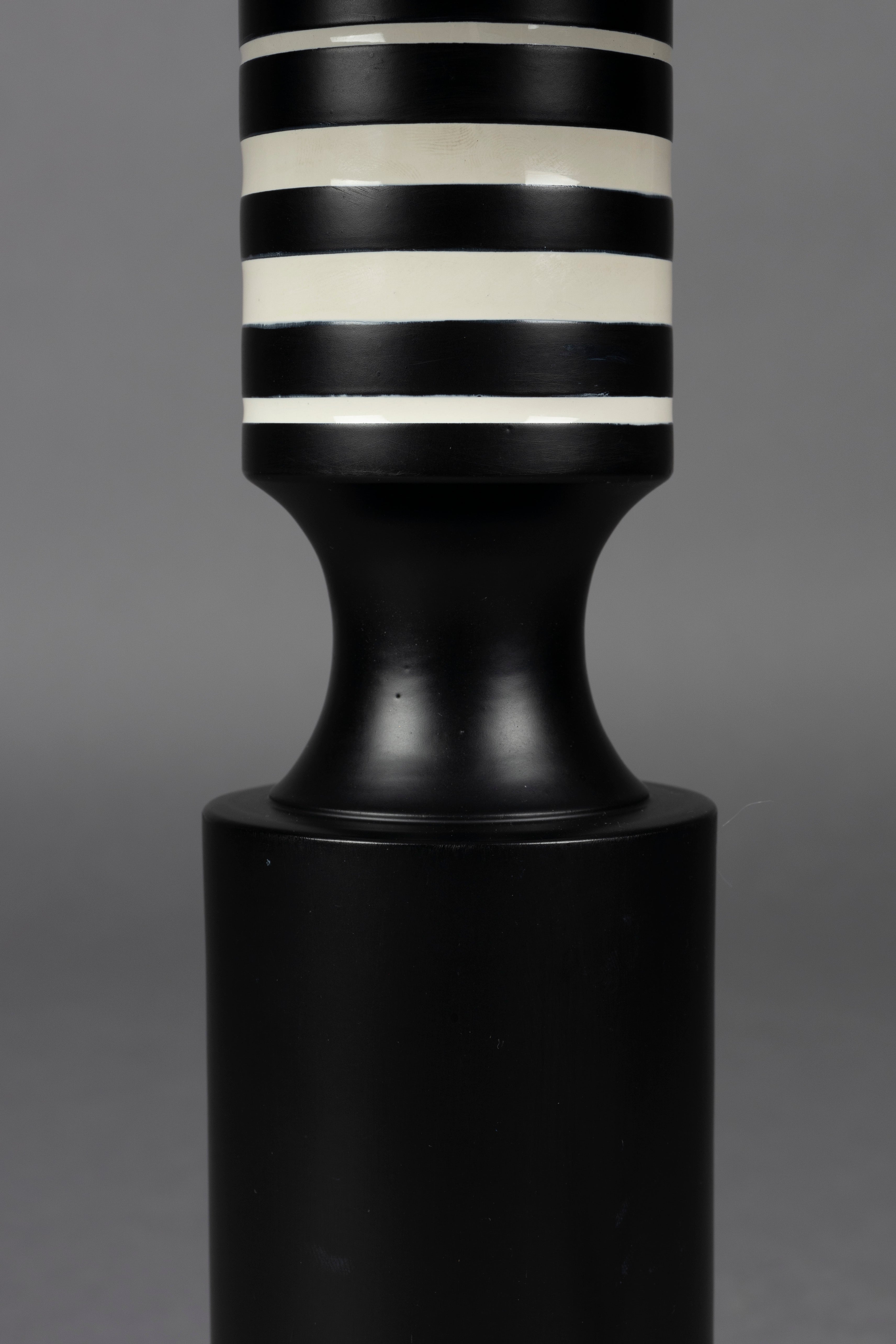 Lampa stołowa VIRGIL czarny z białym wykończeniem