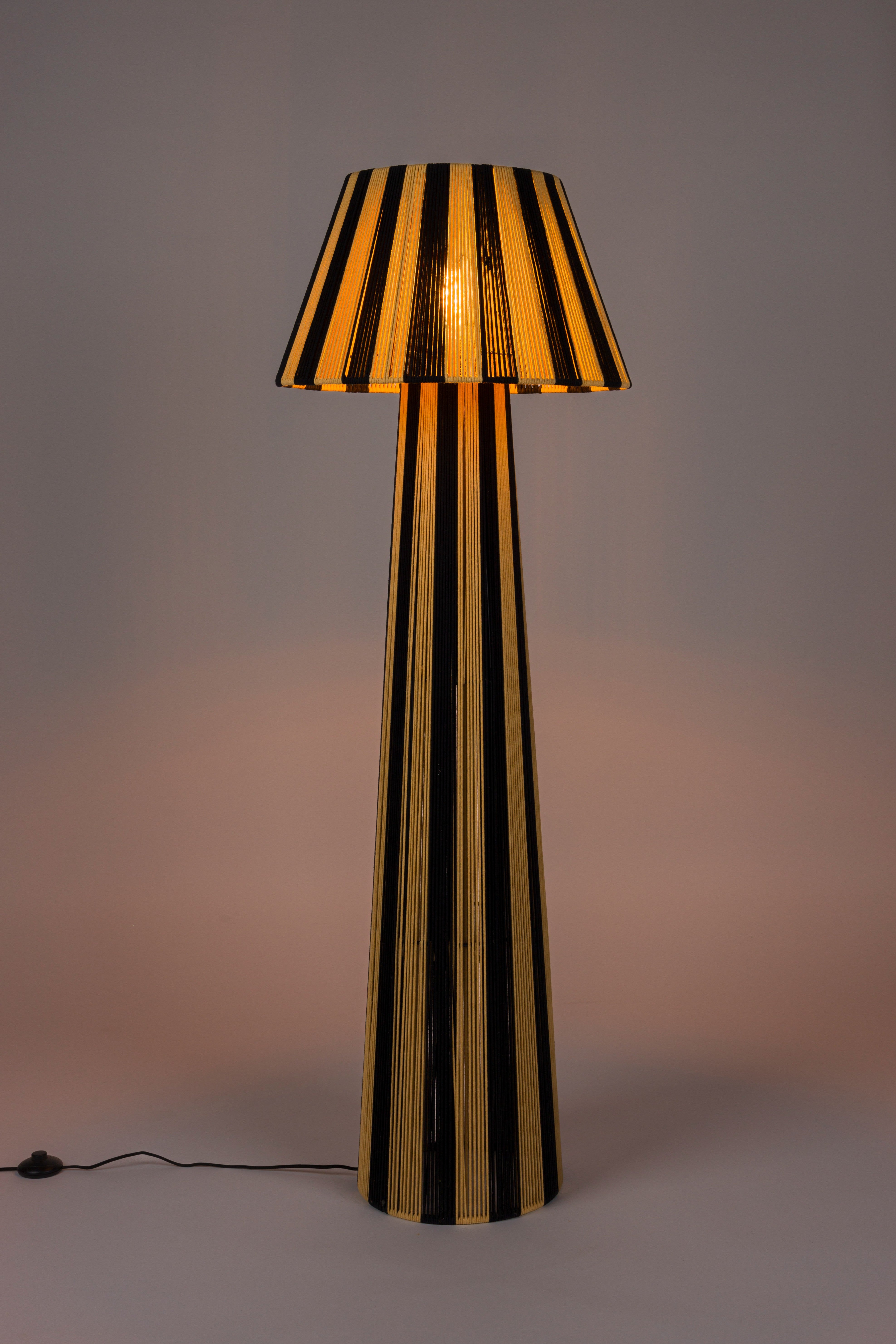 Lampa podłogowa STRIPE IT UP jasnobrązowy z czarnym