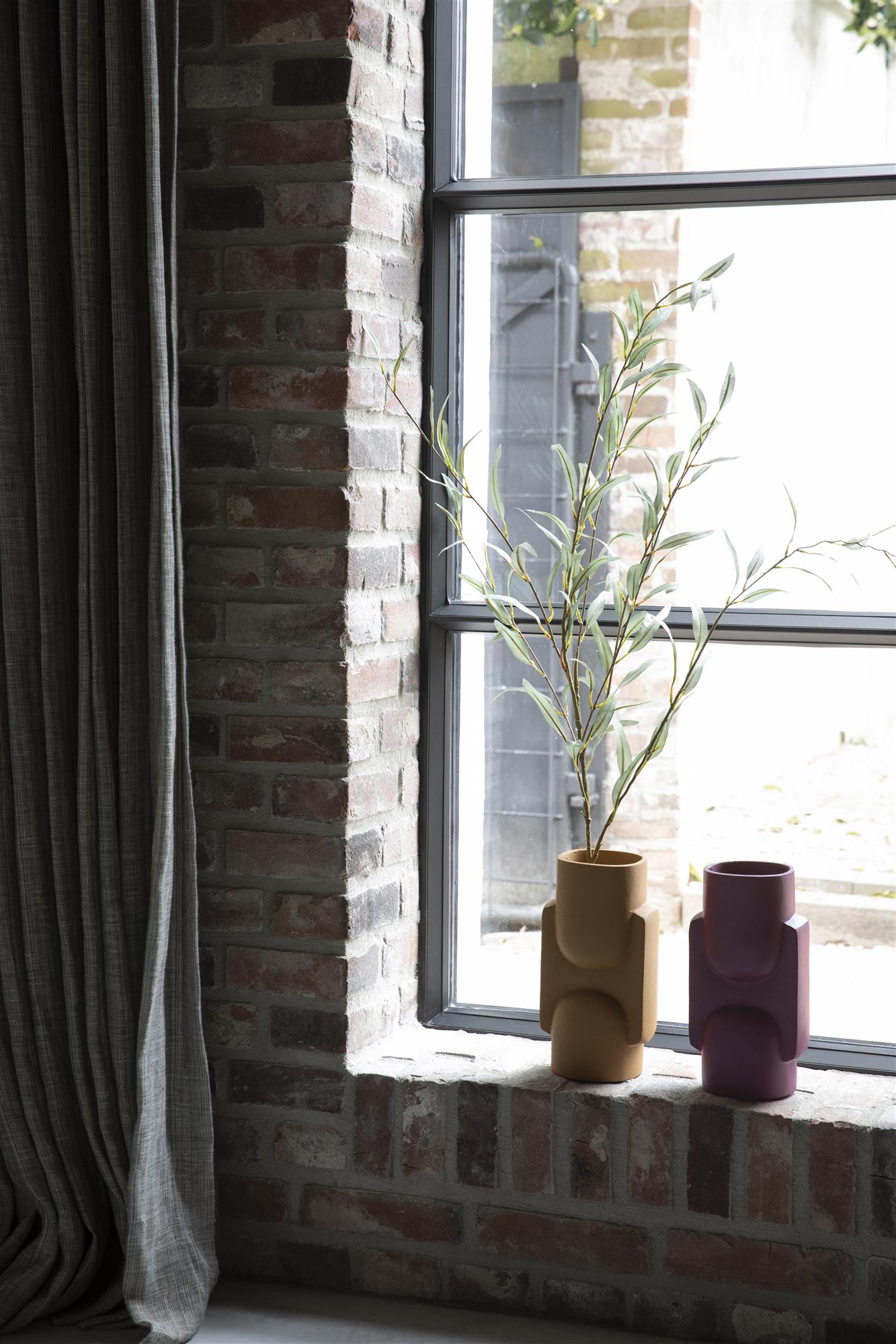 SANTOS Burgundy Vase