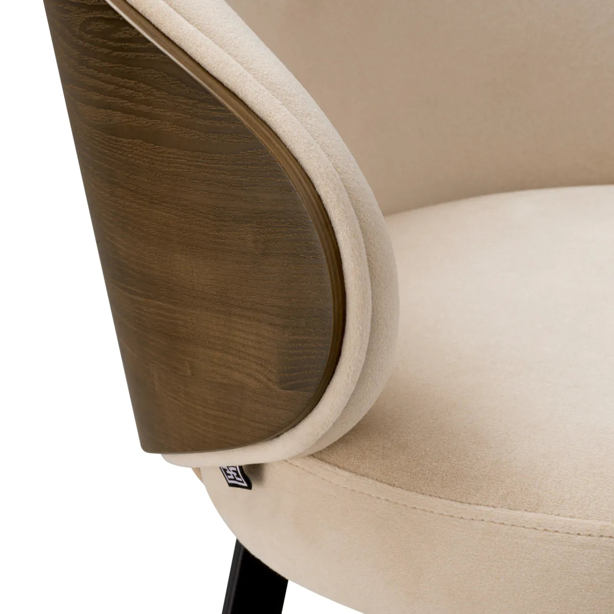 Beige camerota hoker with a black base