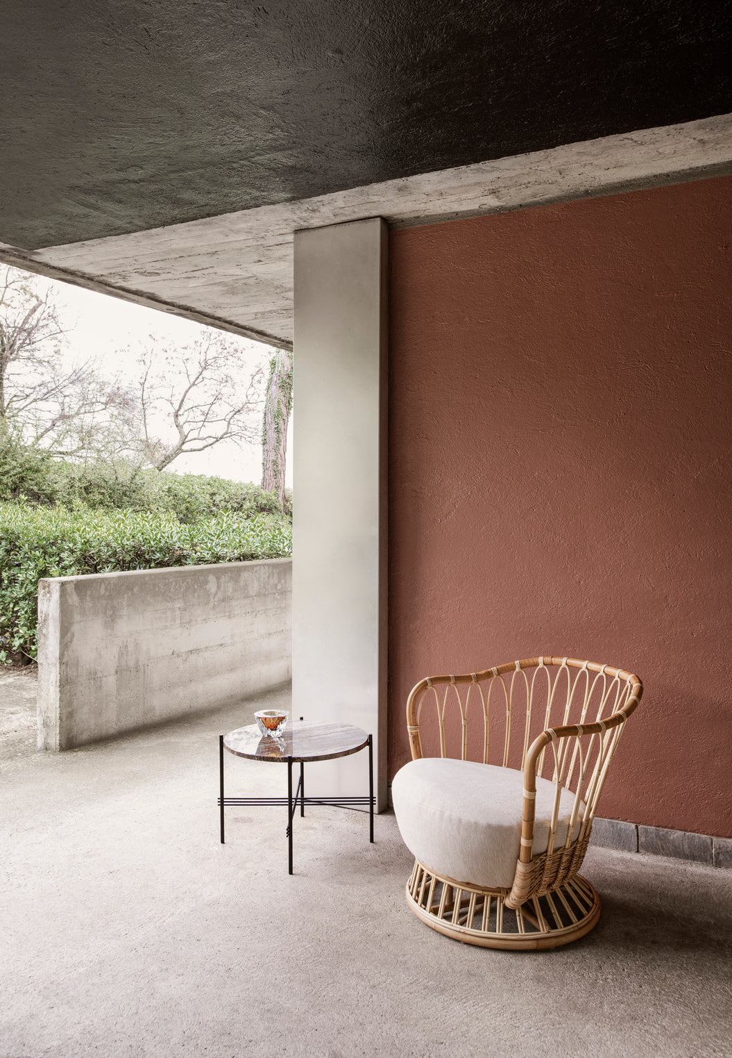 GRACE upholstered armchair with a rattan base
