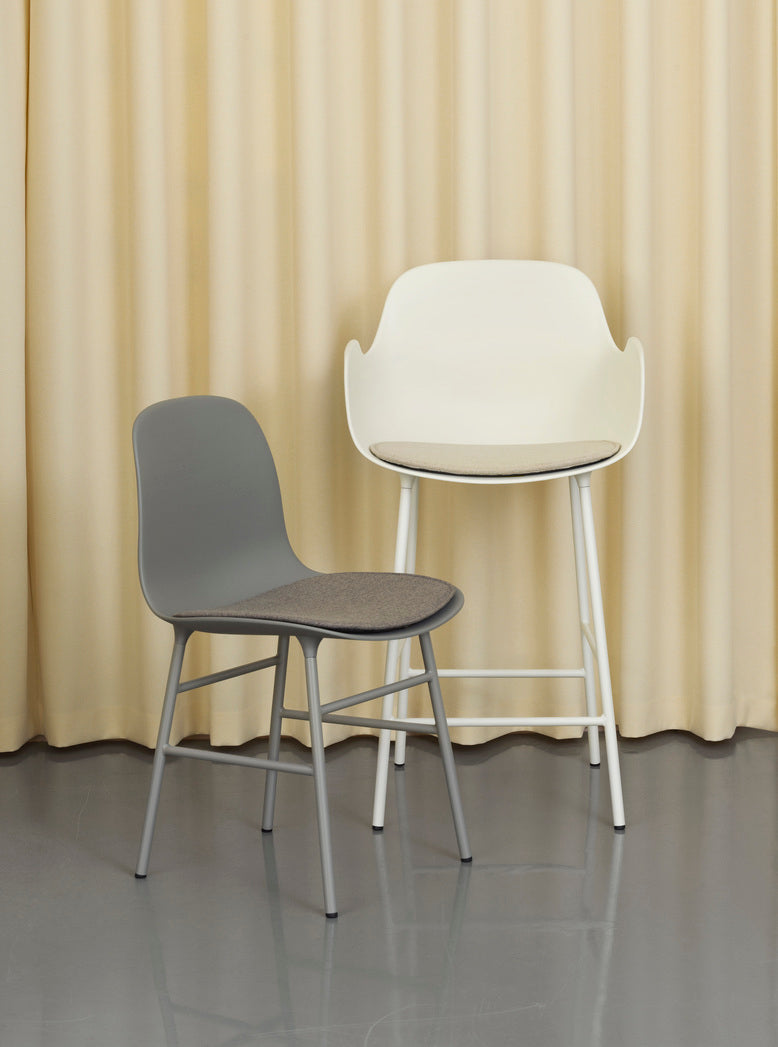 Bar chair with gray forms armrests