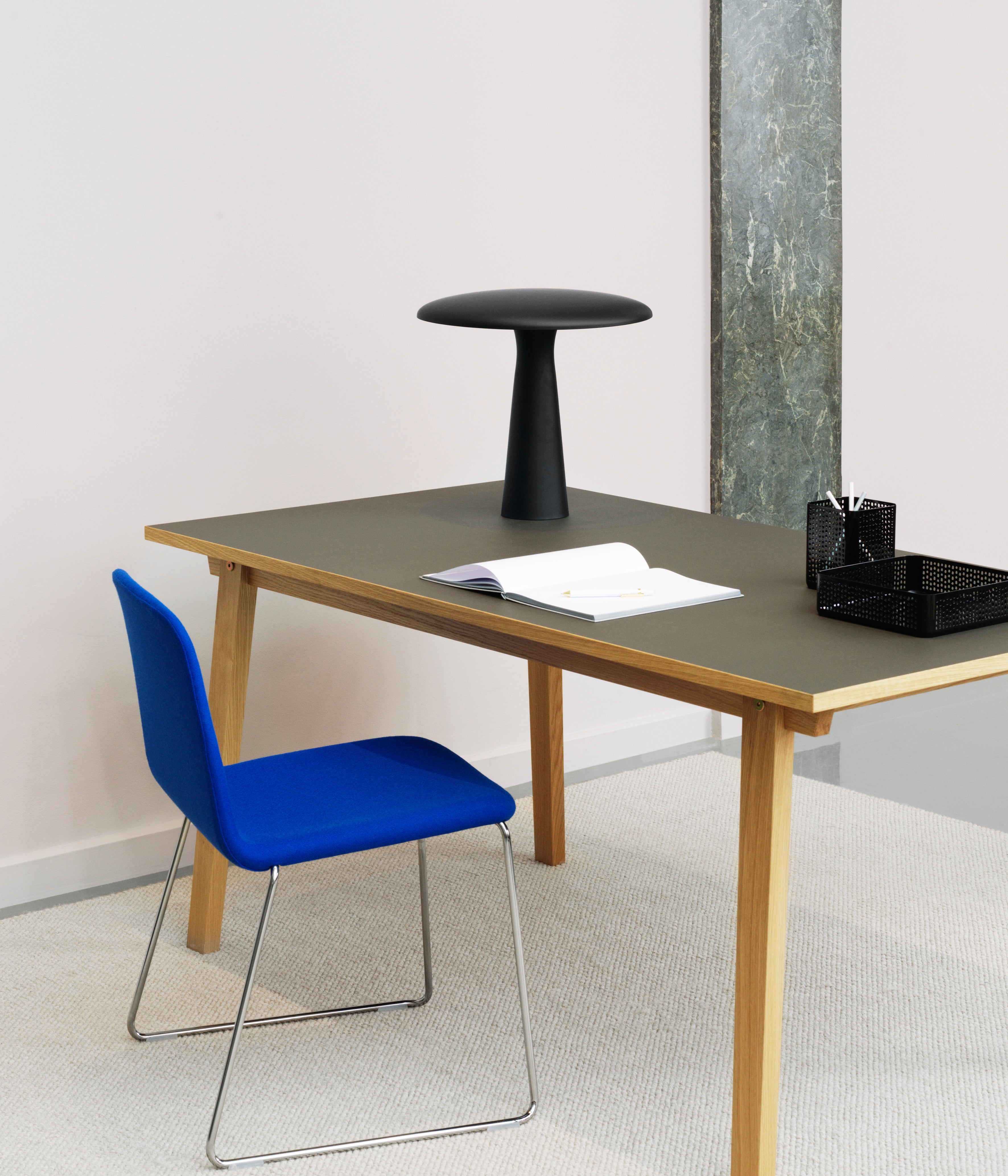 SHELTER black table lamp