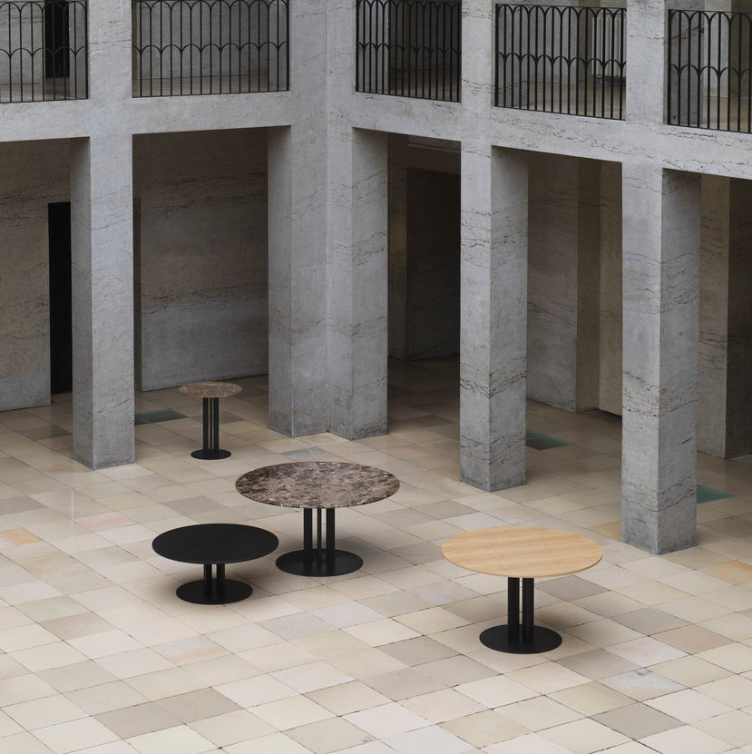 Runde Cafétisch Scala Sand Marmor Top mit einer schwarzen Basis