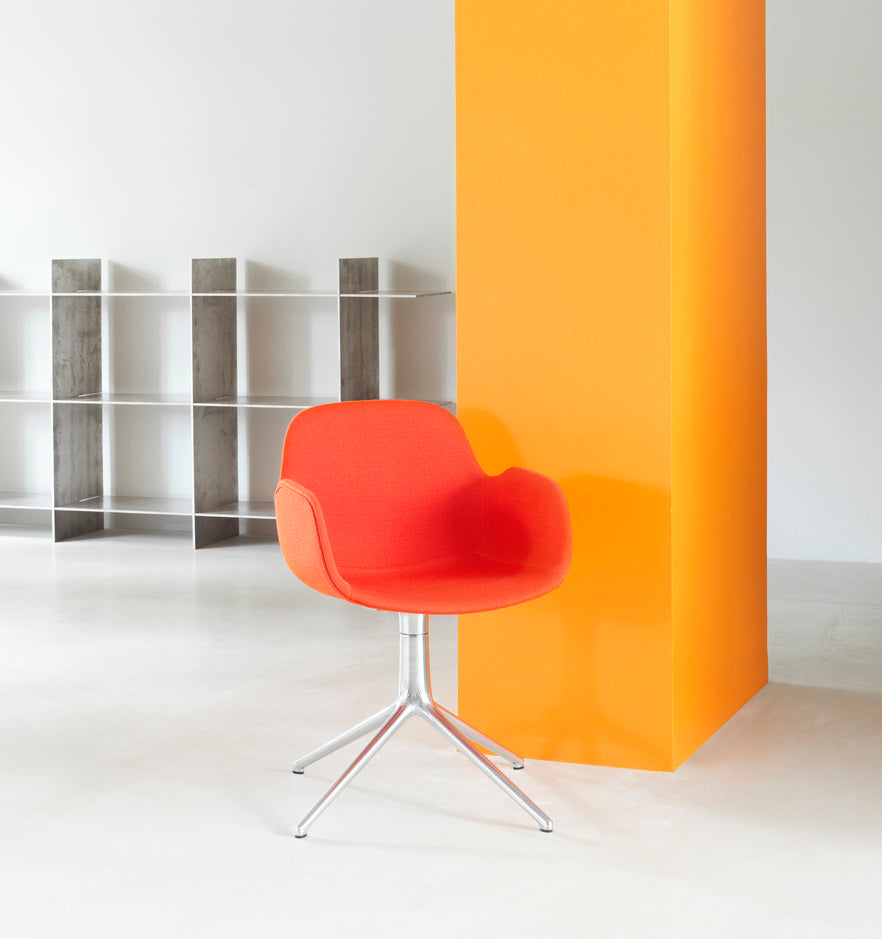 Office chair with 4L burgundy armrests with an aluminum base