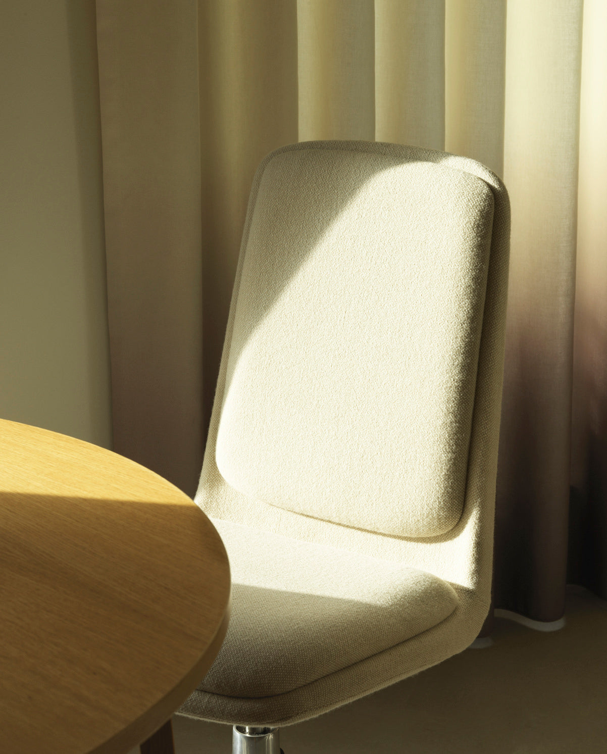 Office chair upholstered off High 5W with aluminum base