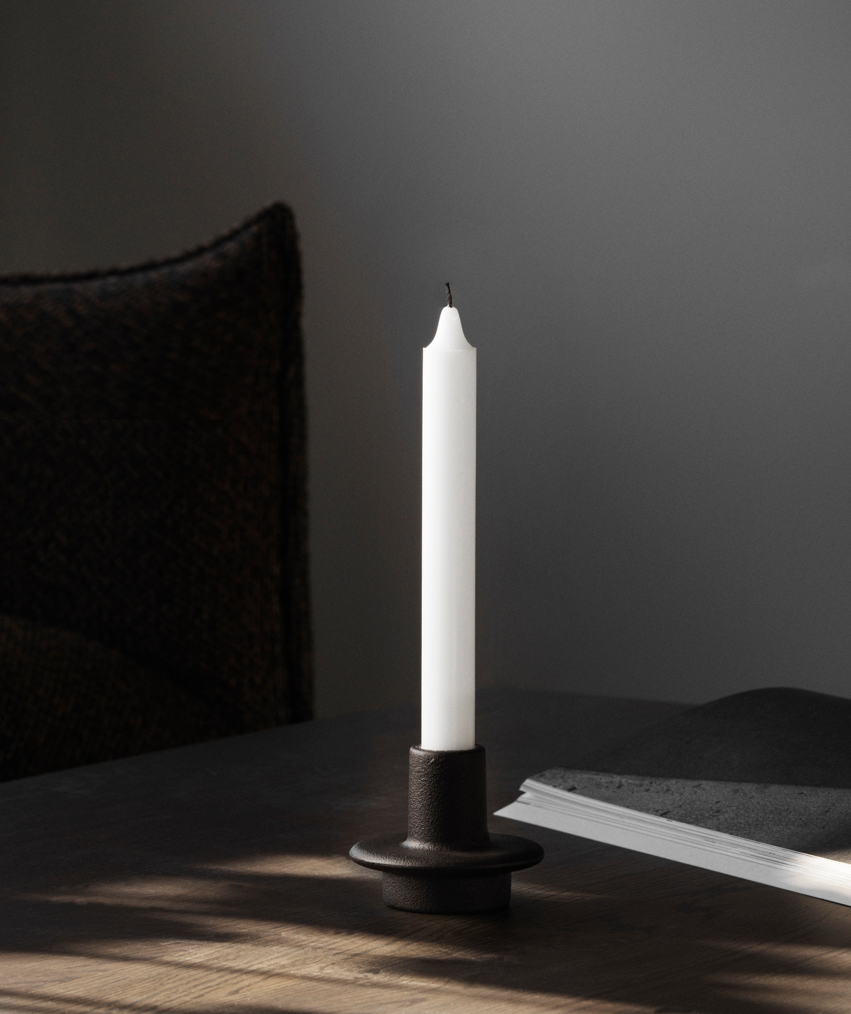 Świecznik HEIMA CANDLESTICK czarne żeliwo