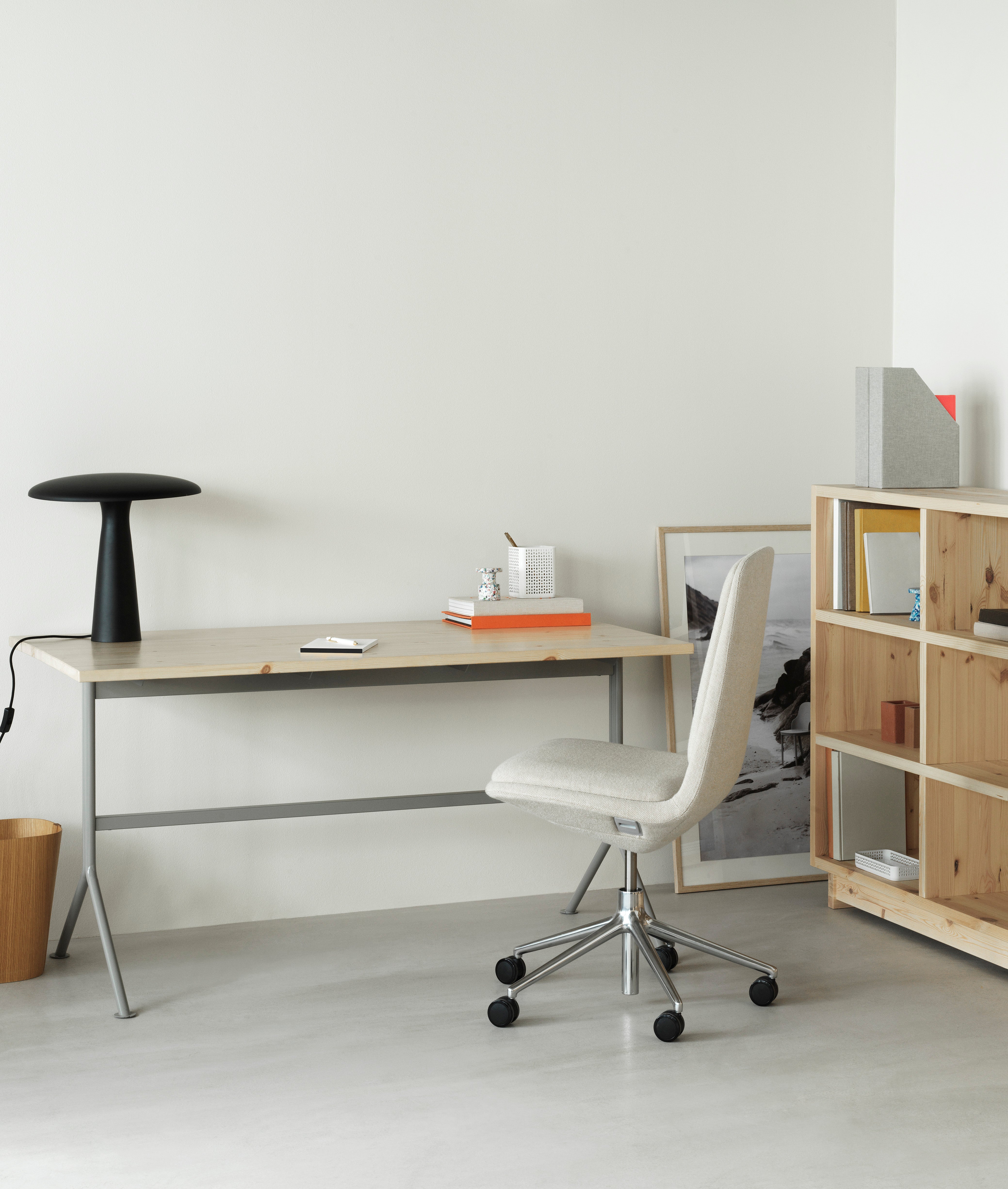 SHELTER black table lamp