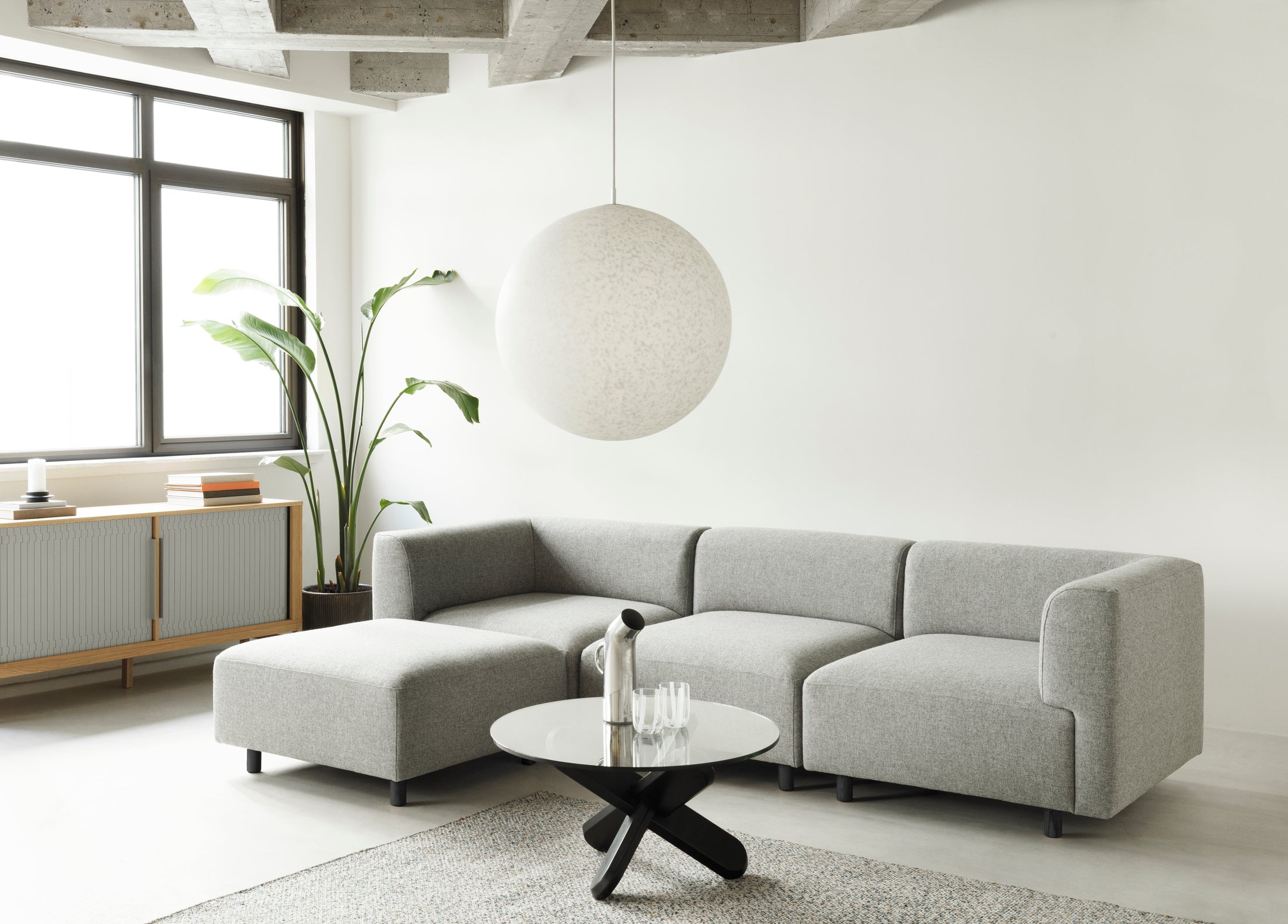 Wiederholen Sie das modulare Sofa - das mittlere Element, das gepolstert ist