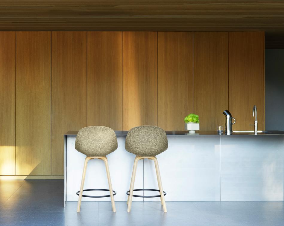 Bar chair with backwards upholstered green mats with beech plywood