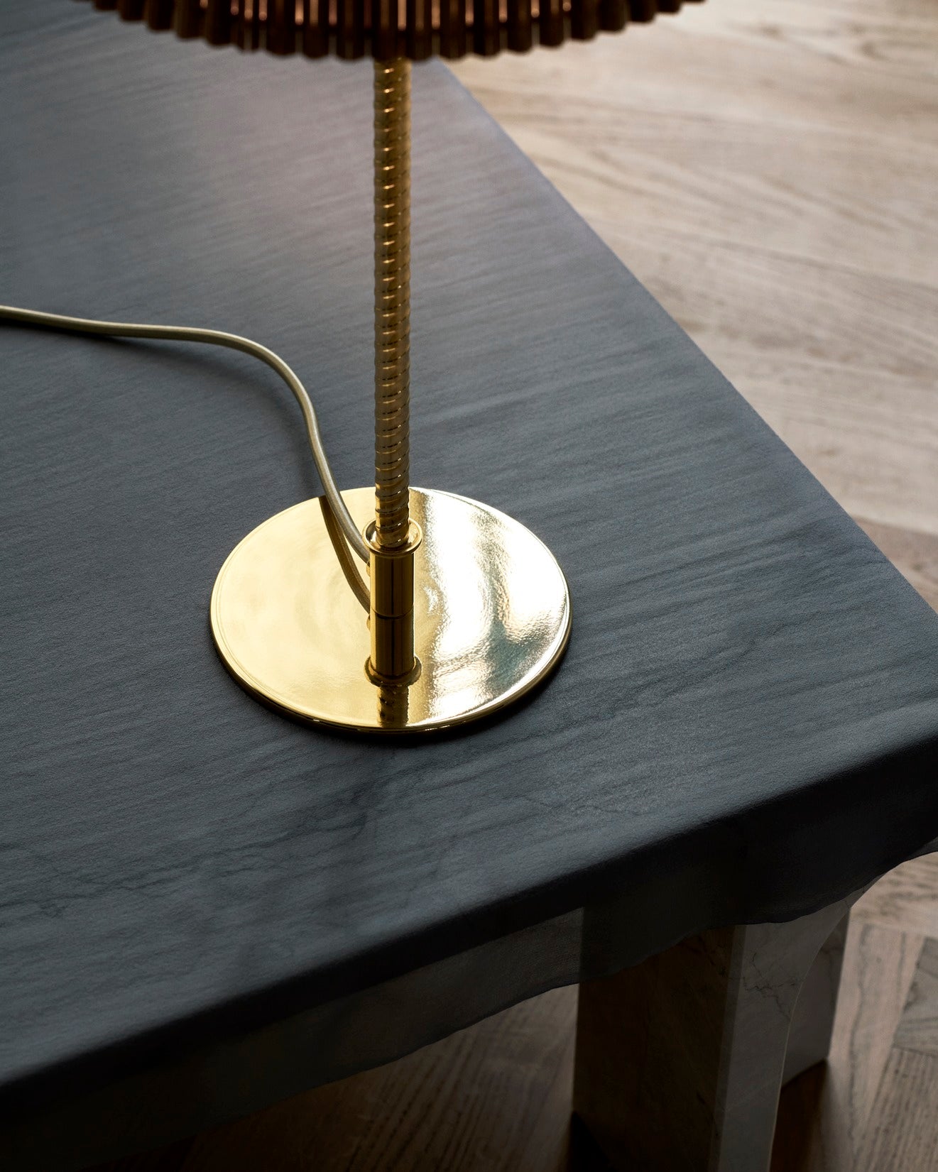 Table lamp 9205 beige shade with gold base