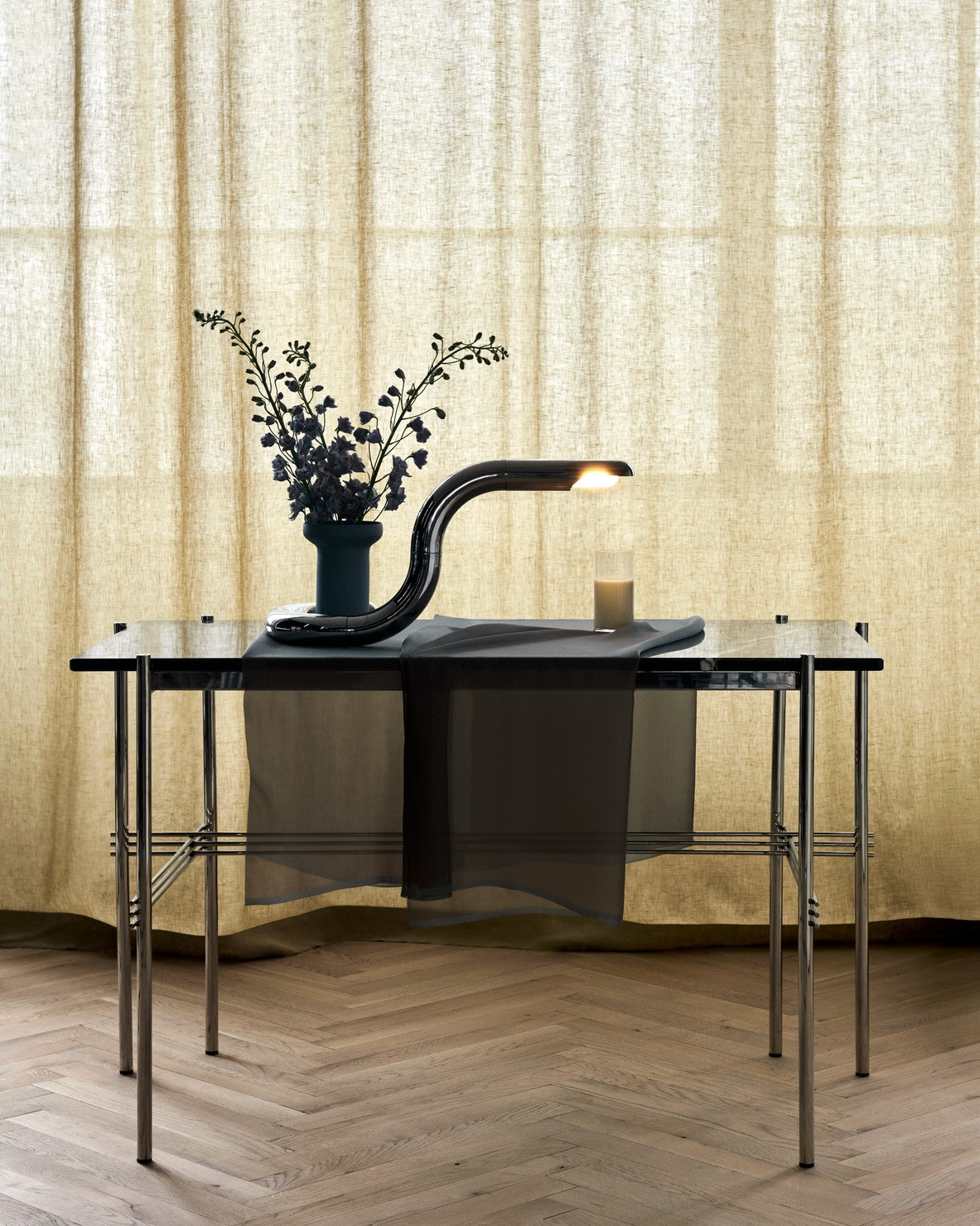 ASPIDE Silver Table Lamp