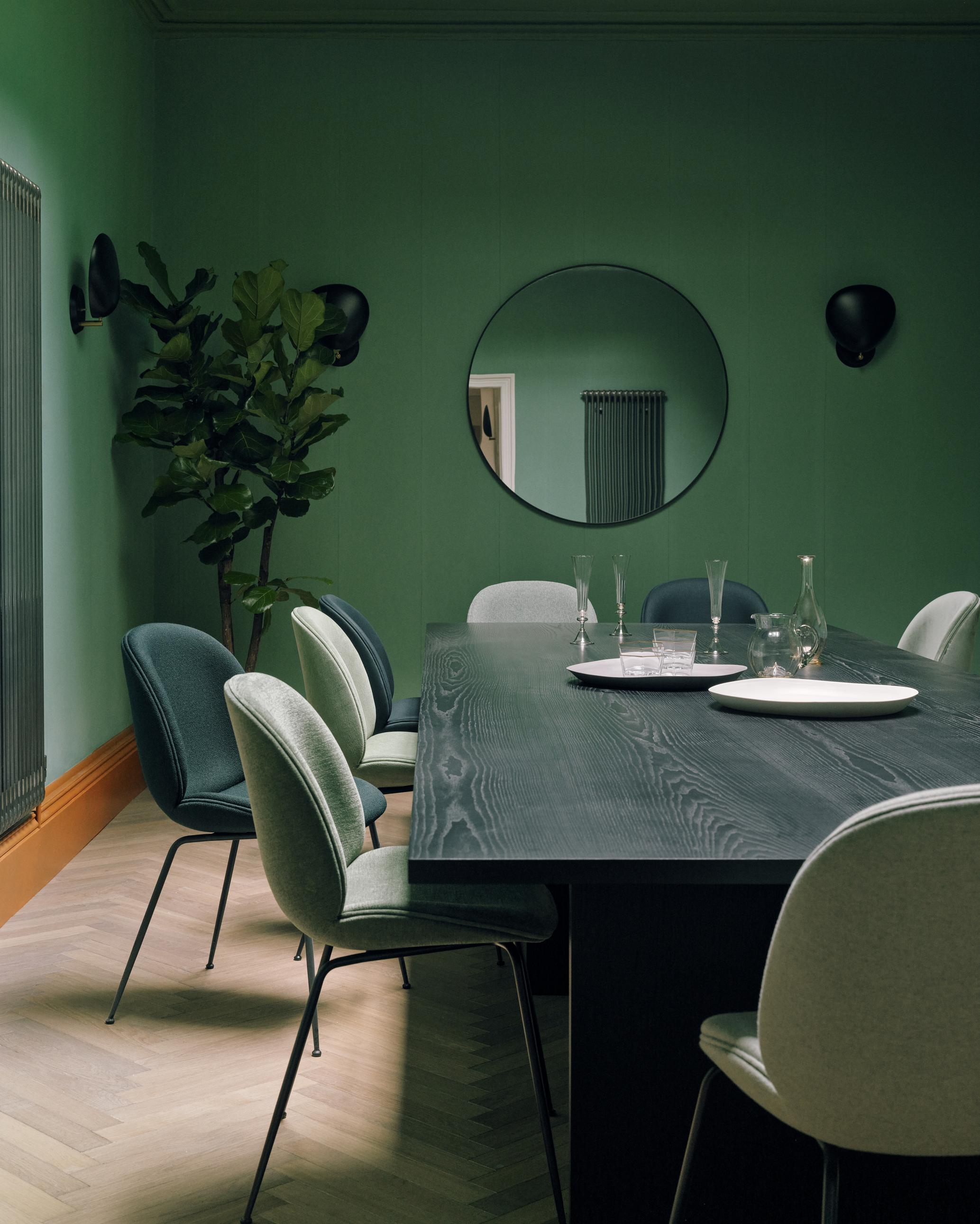PRIVATE table black ash veneer
