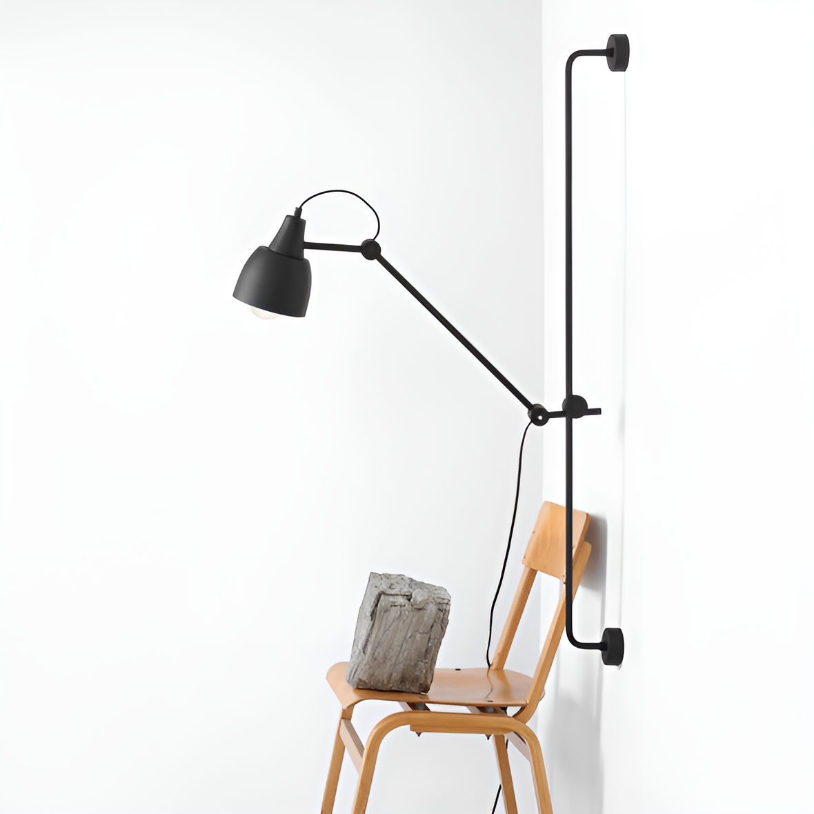 Lampa ścienna z wysięgnikiem regulowana DRON czarny