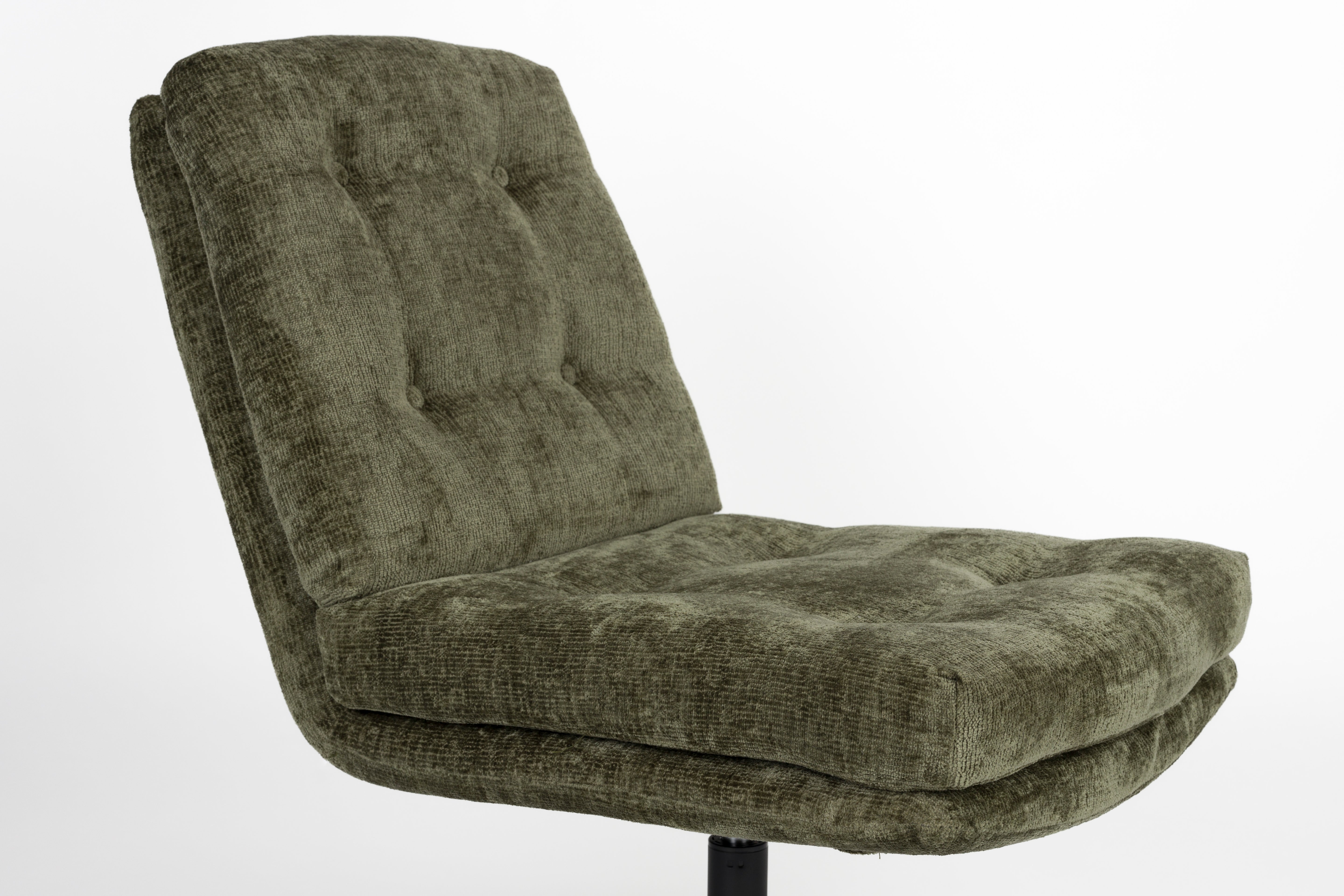 KAI Armchair Green with Black Base