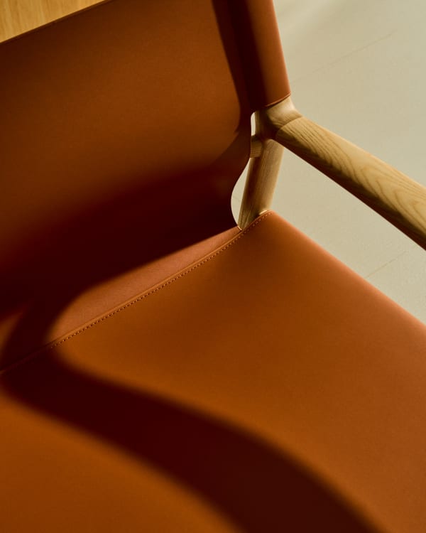 JAN chair in light brown recycled leather with ash wood