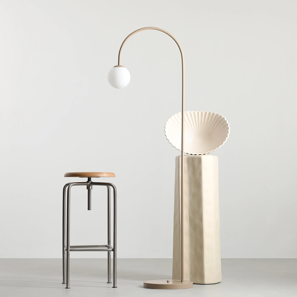 Lampa podłogowa UNA beżowy