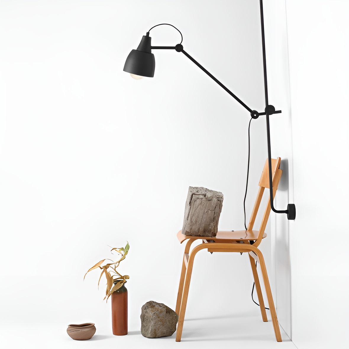 Lampa ścienna z wysięgnikiem regulowana DRON czarny