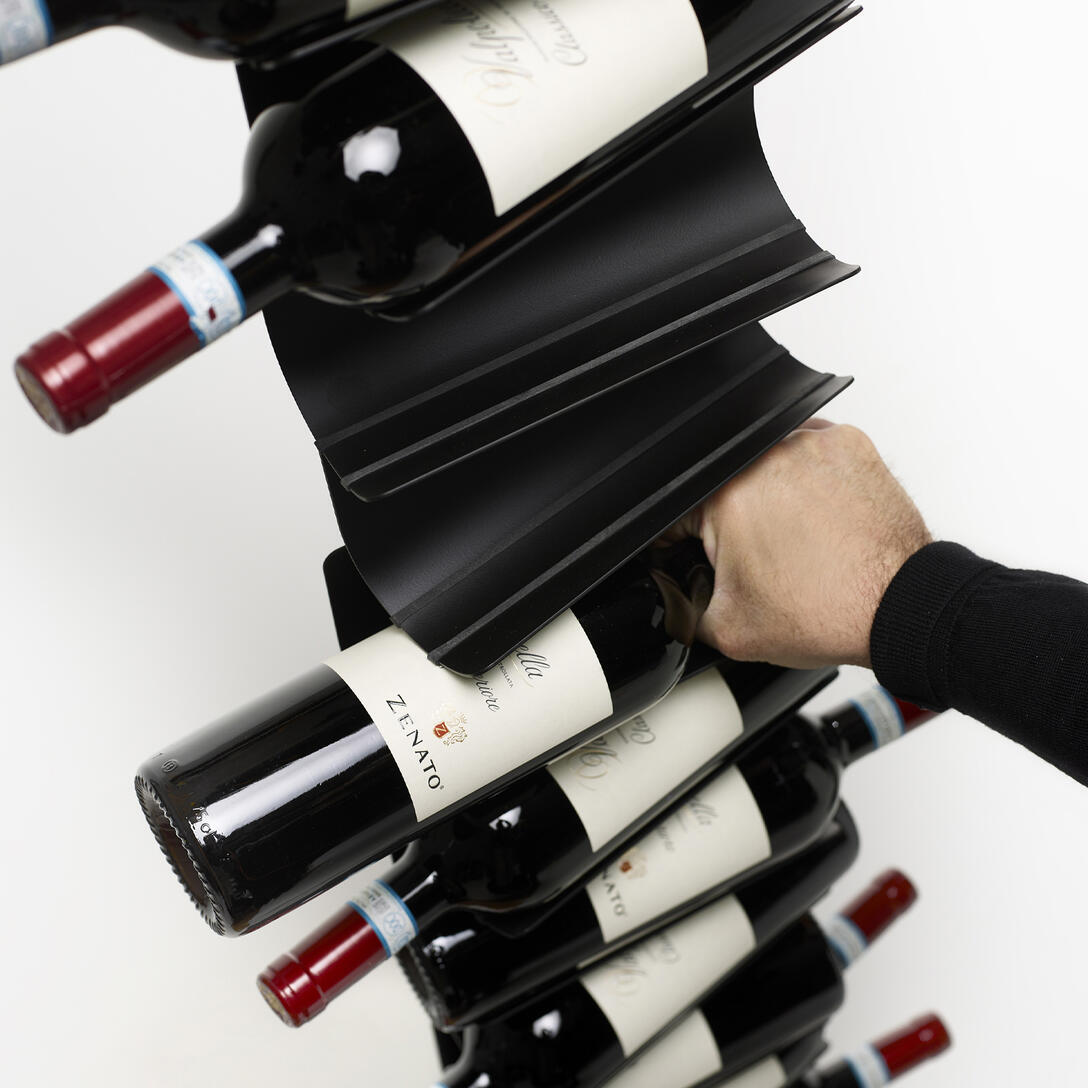 Stojak wiszący na wino PTOLOMEO VINO brązowy