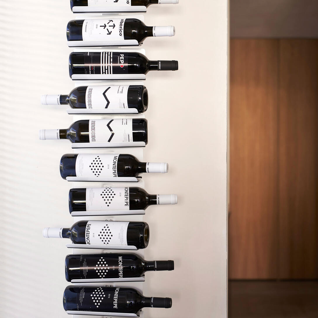 Stojak wiszący na wino PTOLOMEO VINO brązowy