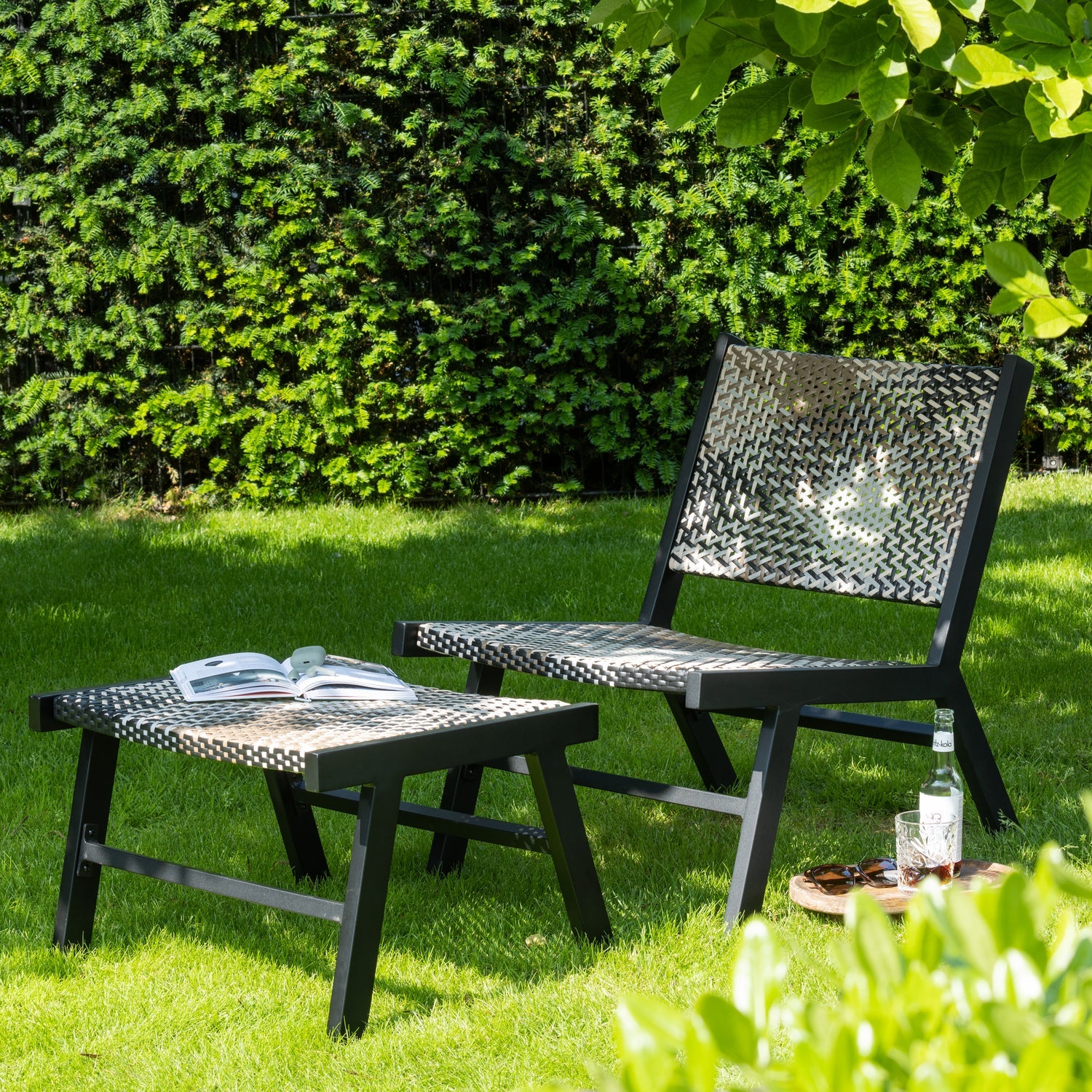 Garden footrest