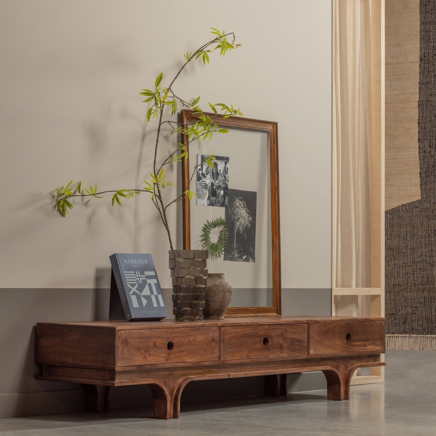 RTV cabinet staes wood mango