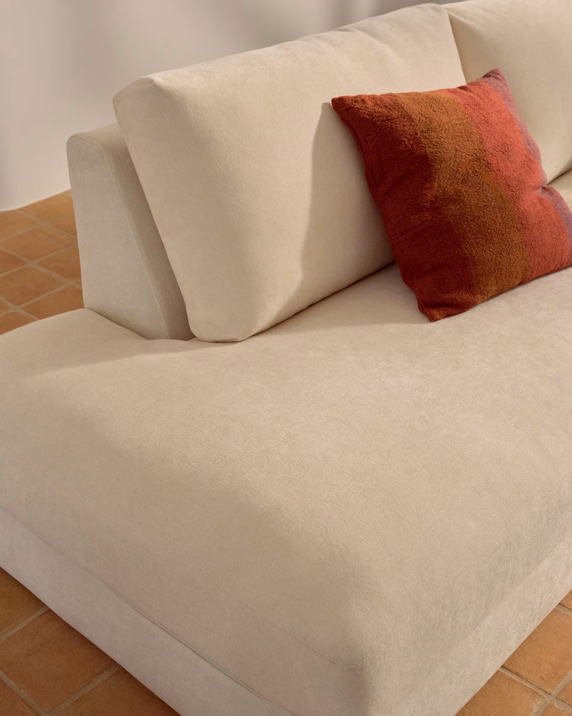 Rechtes 5-Sitzer-Ecksofa ALEA aus ecrufarbenem Chenille