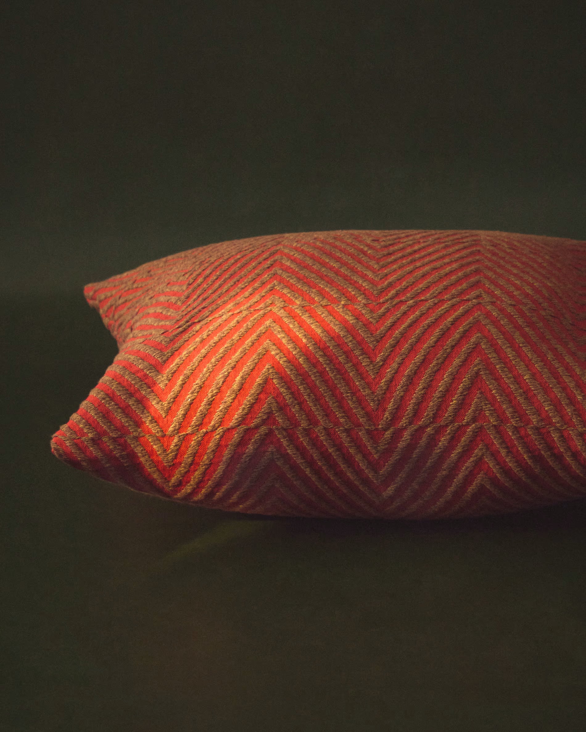 LUNVER red pillowcase