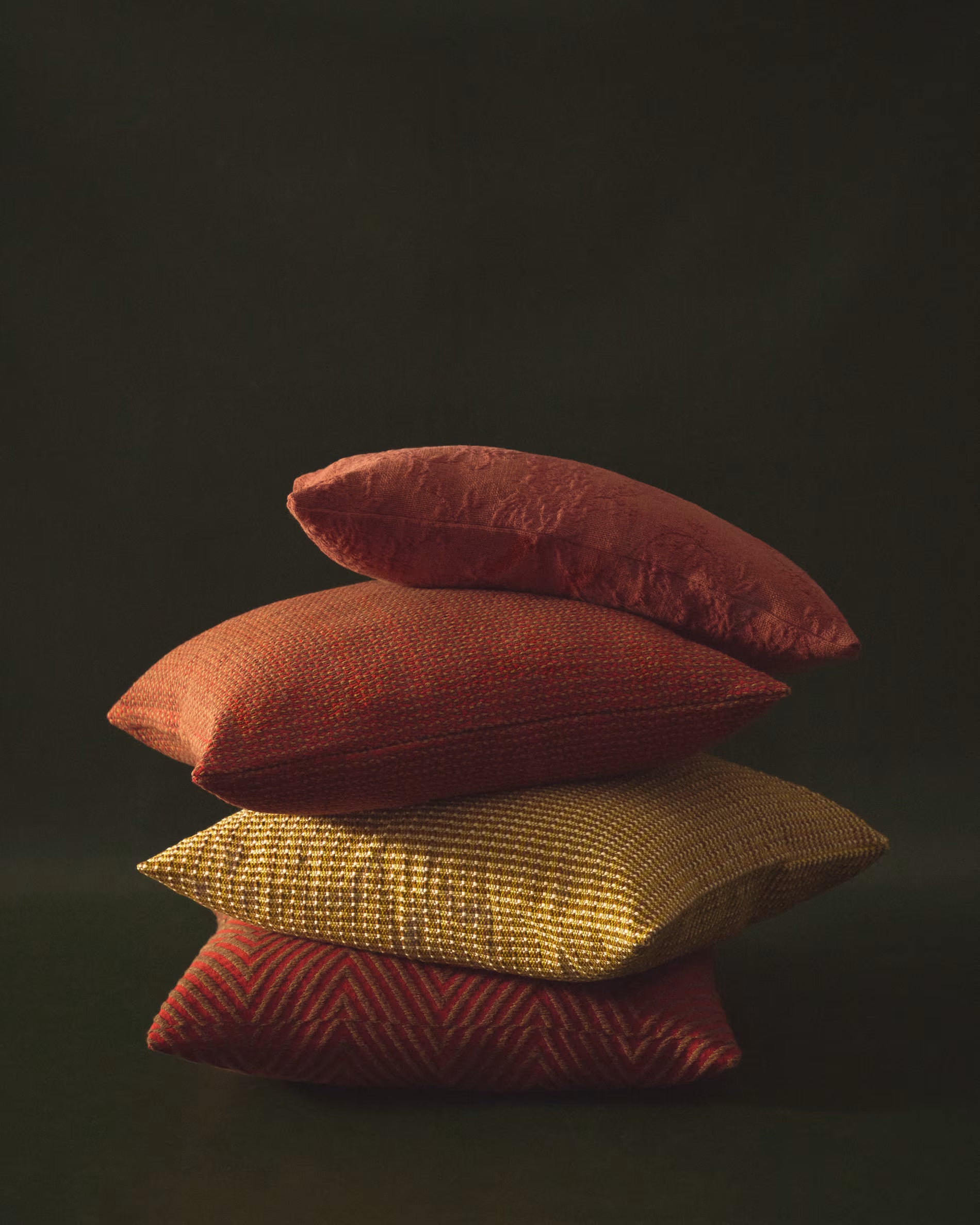 LUNVER red pillowcase