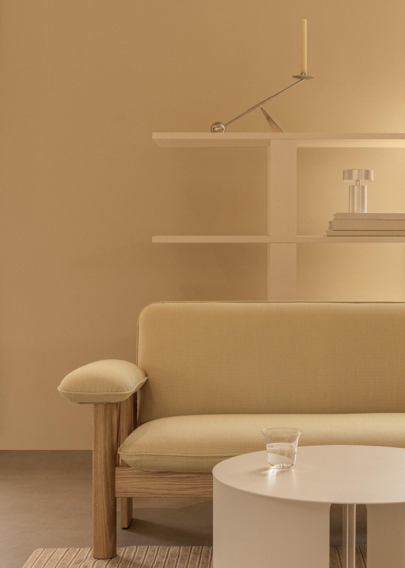 Sofa BRASILIA beżowy z dębową podstawą