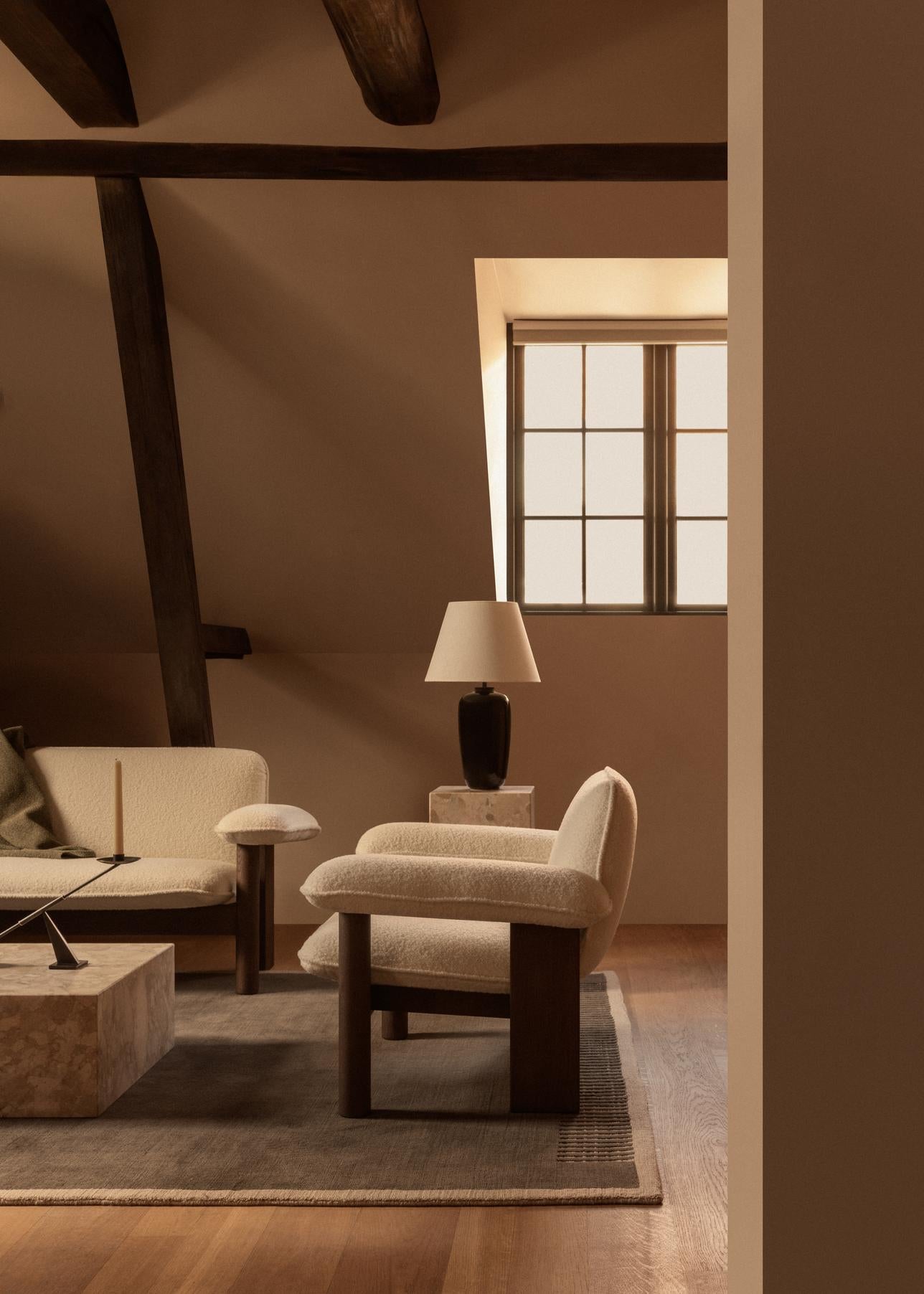 Sessel BRASILIA beige mit dunklem Eichenfuß