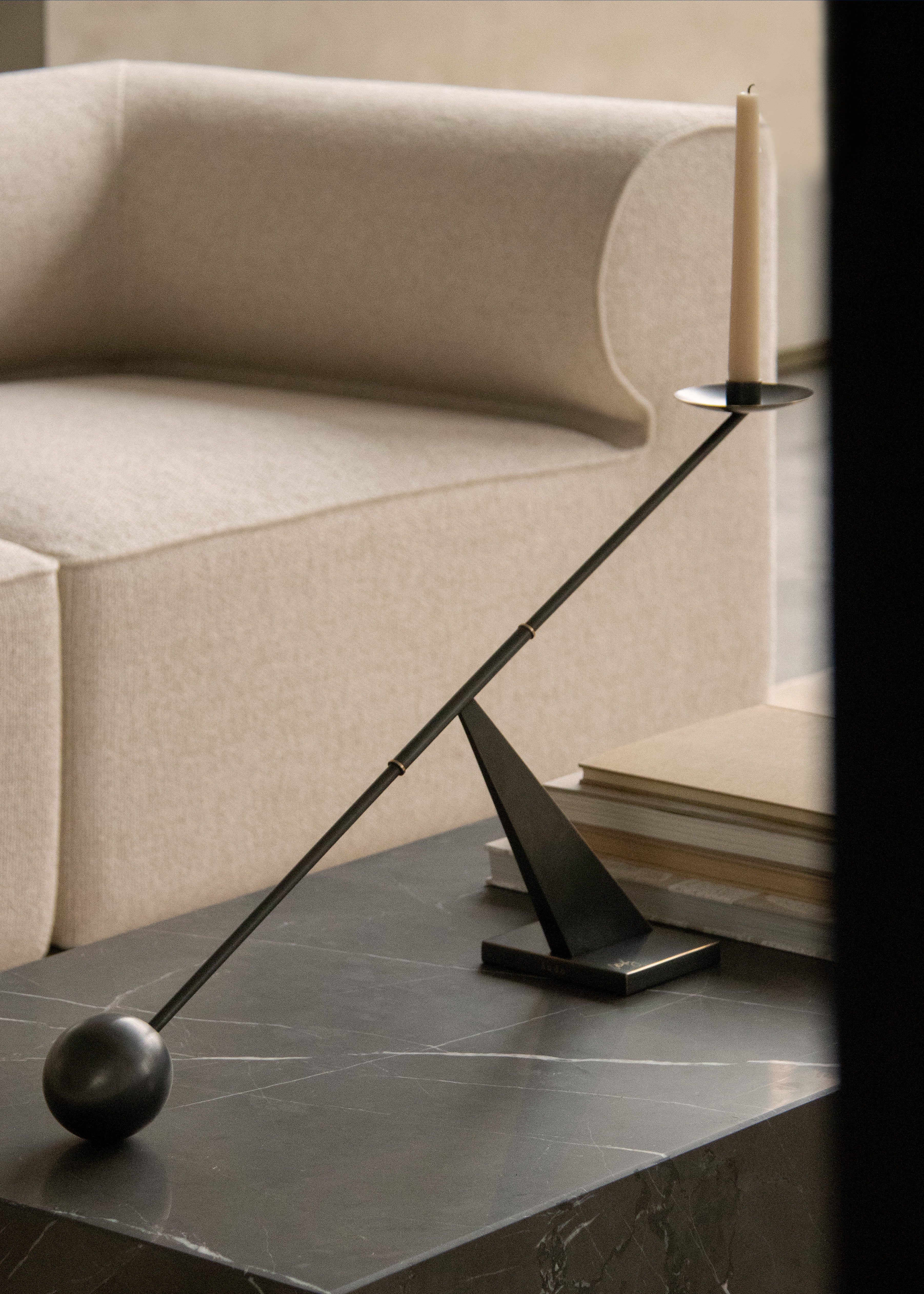 INTERCONNECT black candlestick