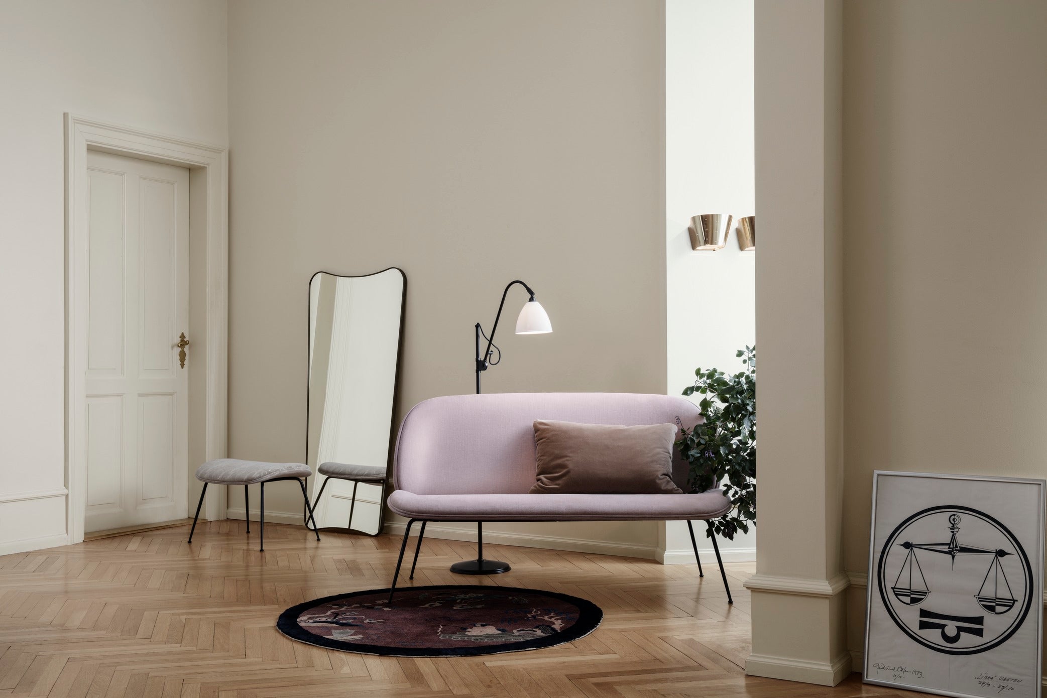 BEETLE pouf upholstered with a black base