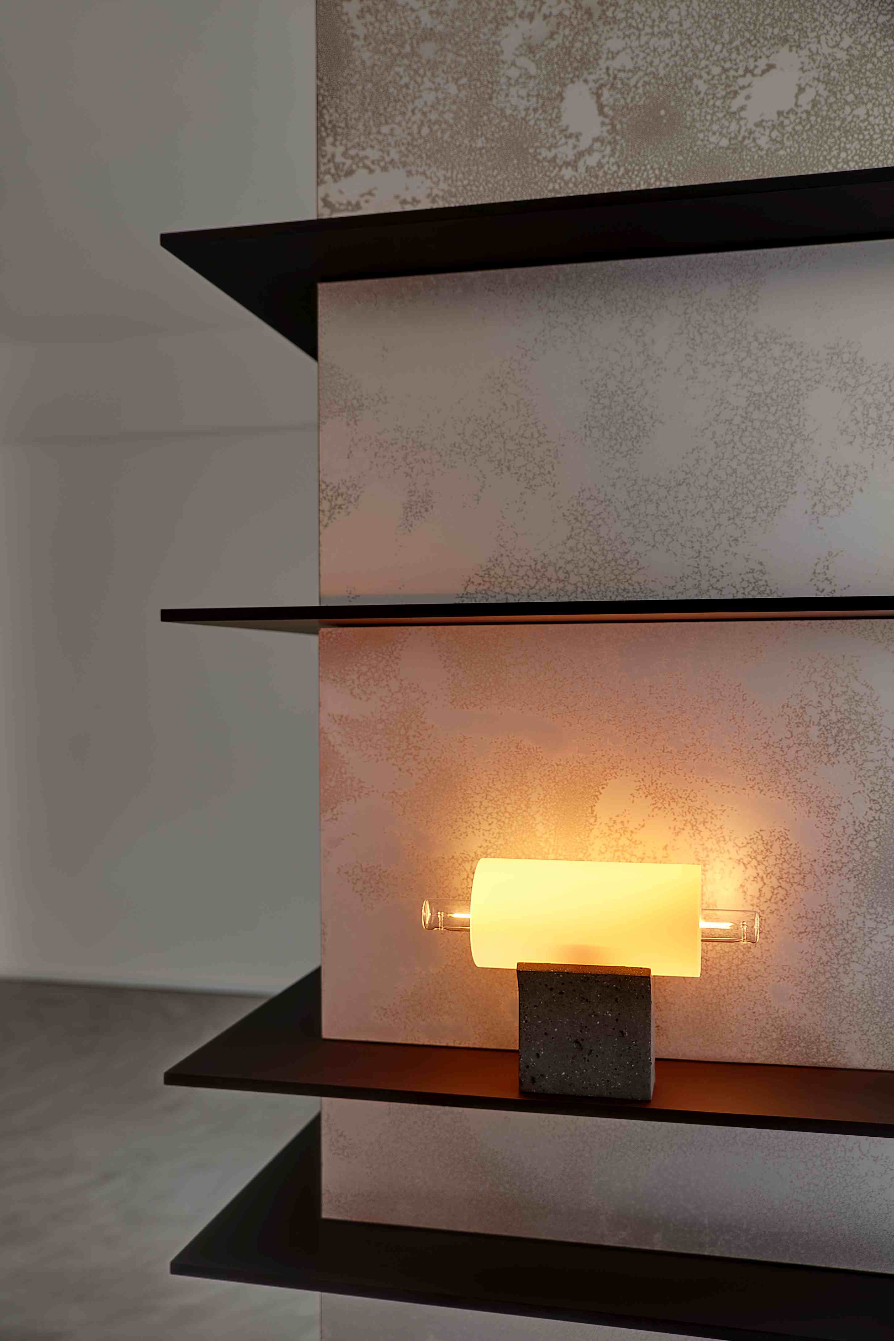 Overlay table lamp concrete