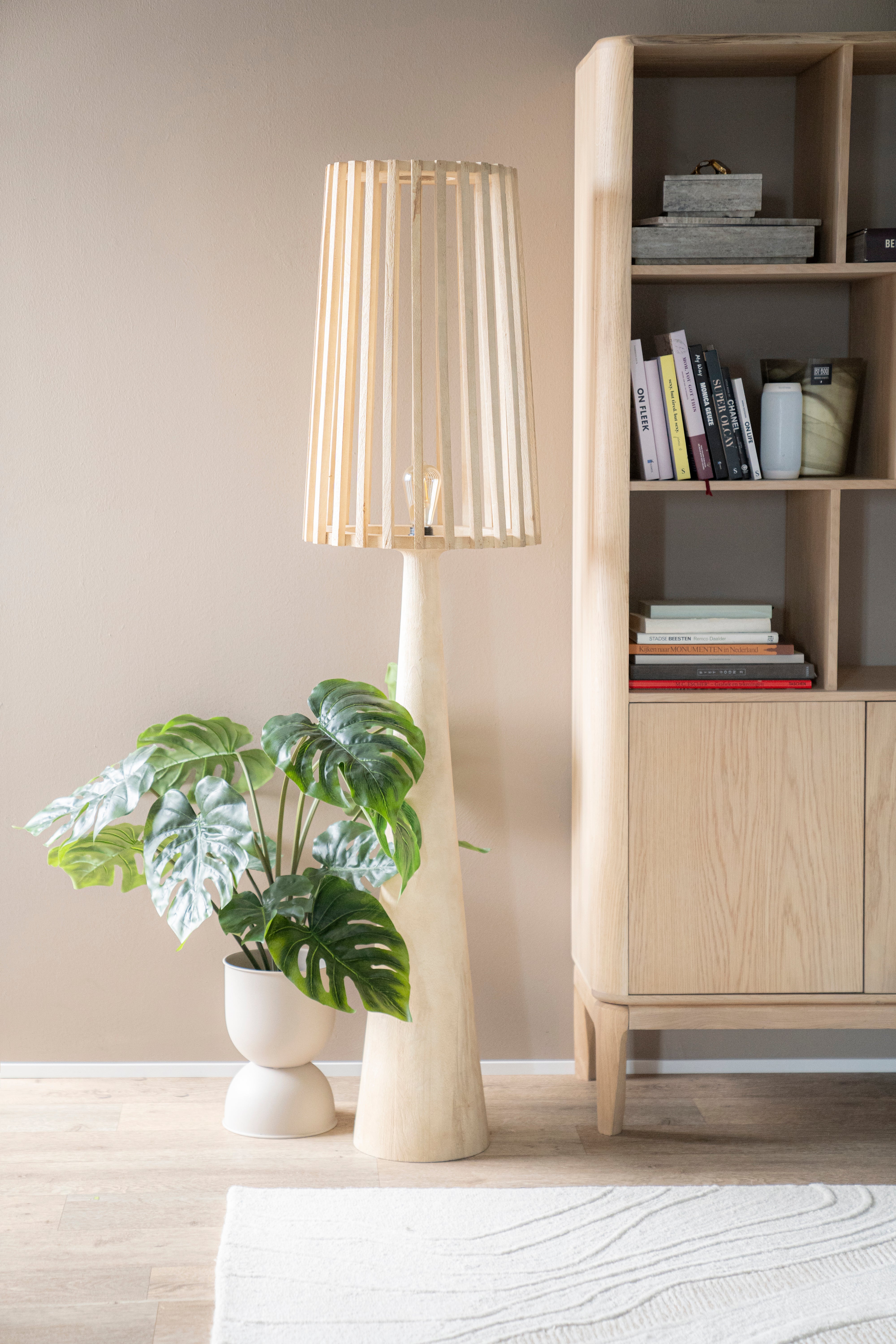 Lampa podłogowa GUARD drewno mango