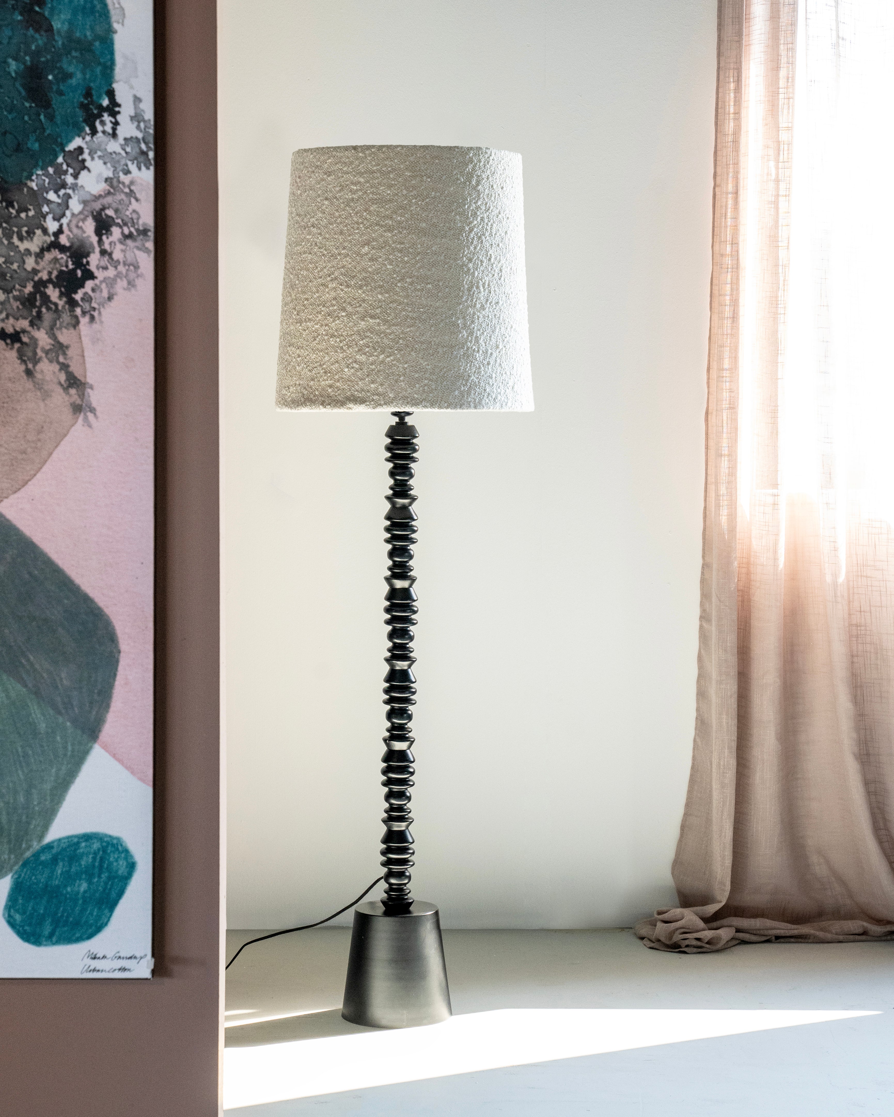Lampa podłogowa PULSE jasnobeżowy z czarną podstawą