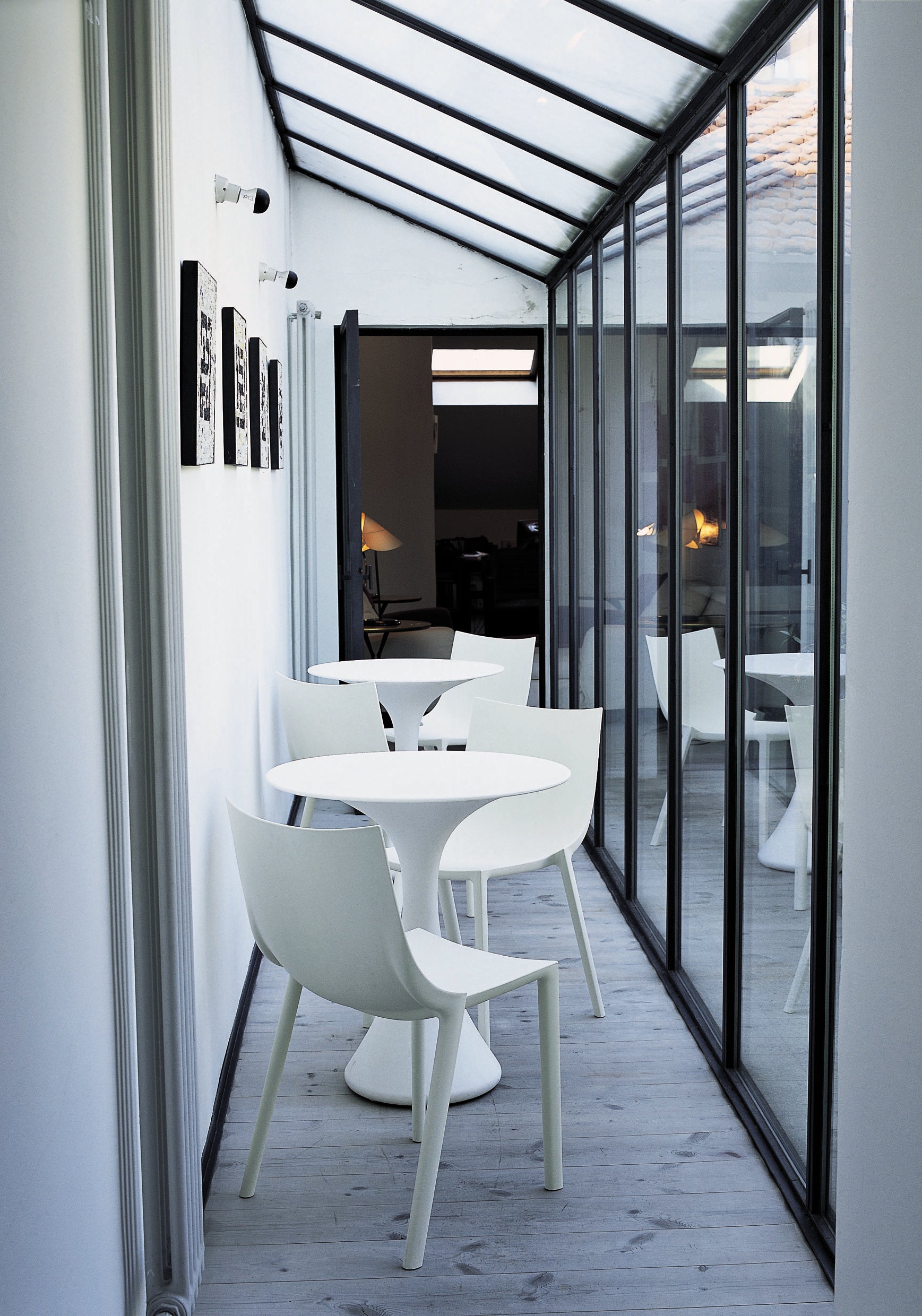 Kissi black cafe table
