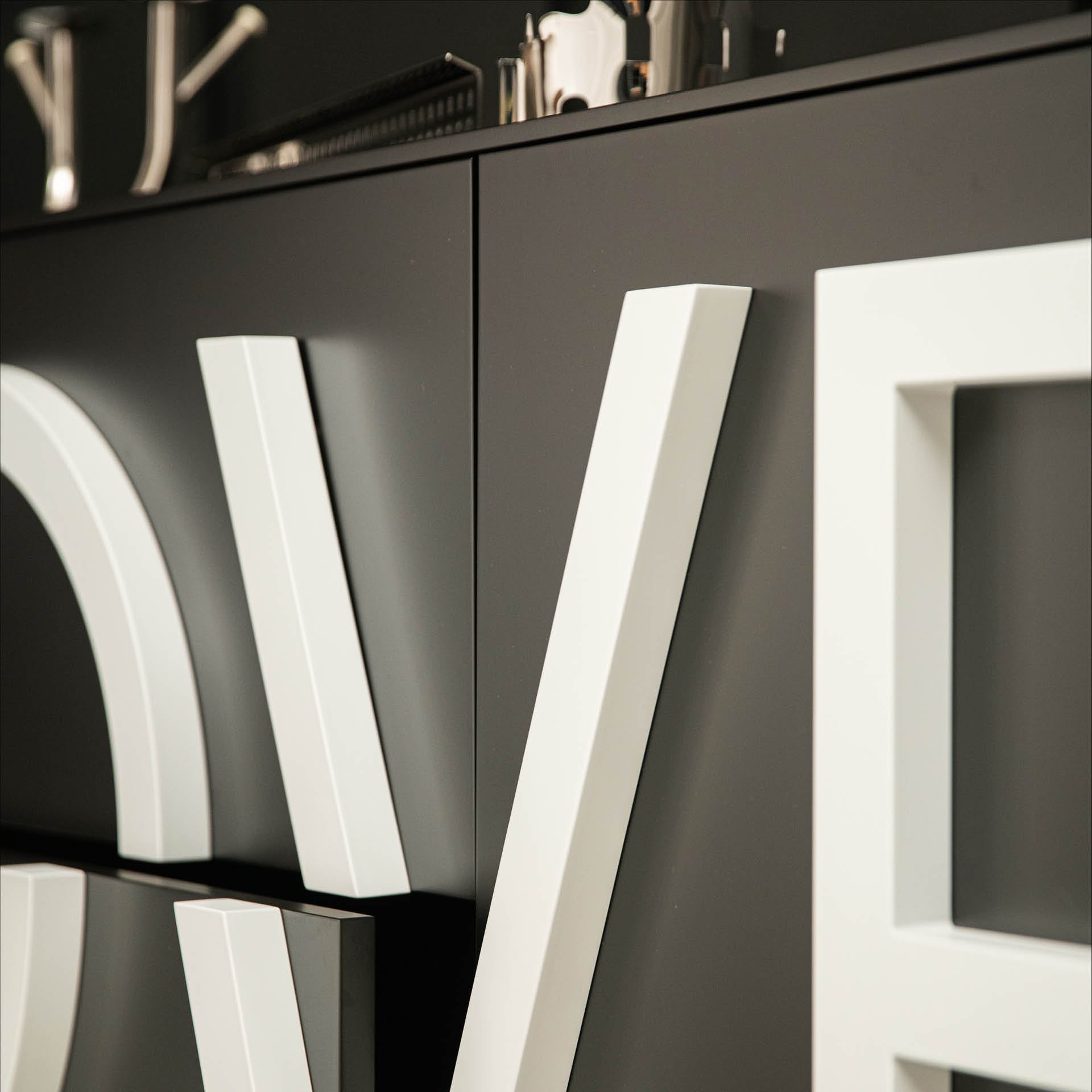 LOVE Kommode weiß