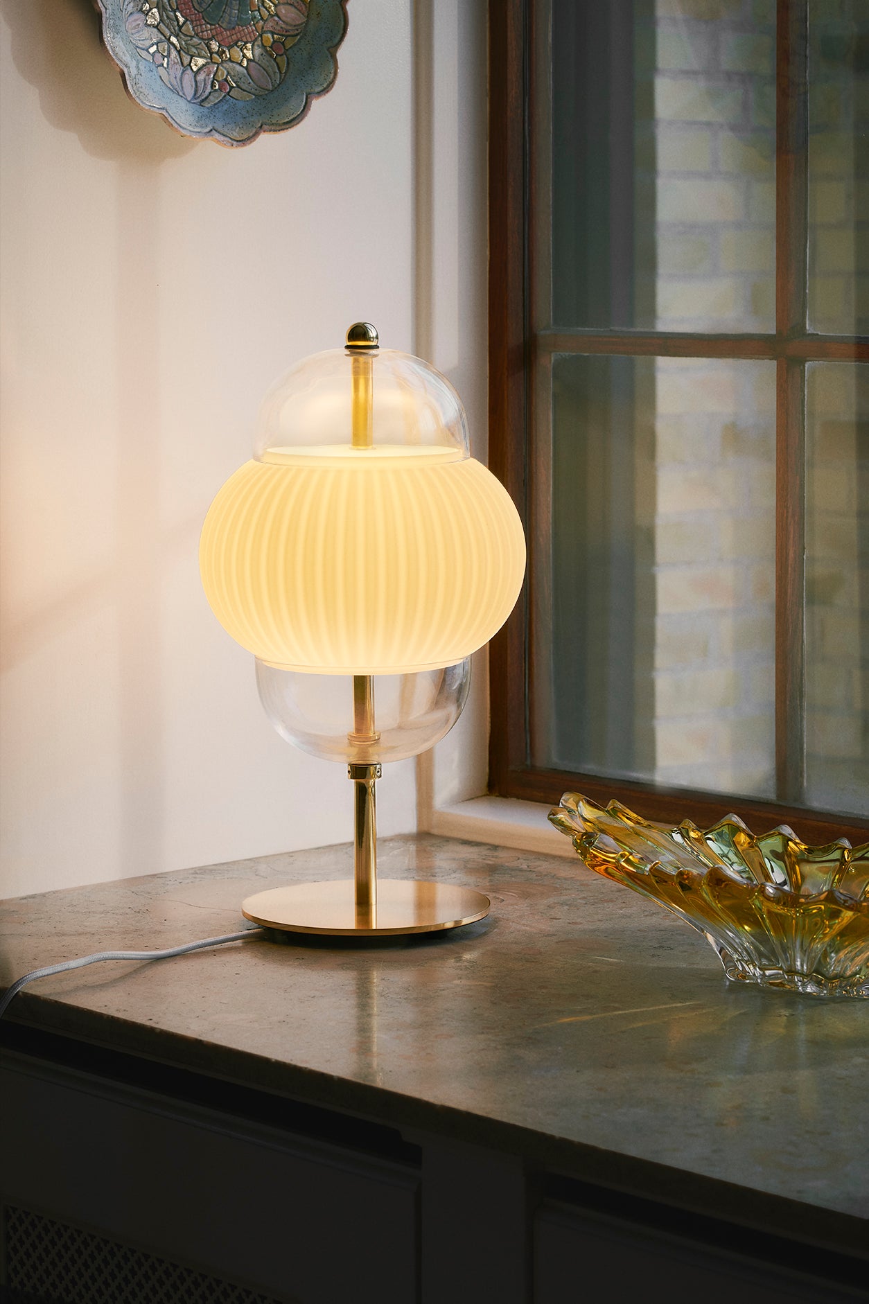 Lampa stołowa SHAHIN biały ze złotym wykończeniem