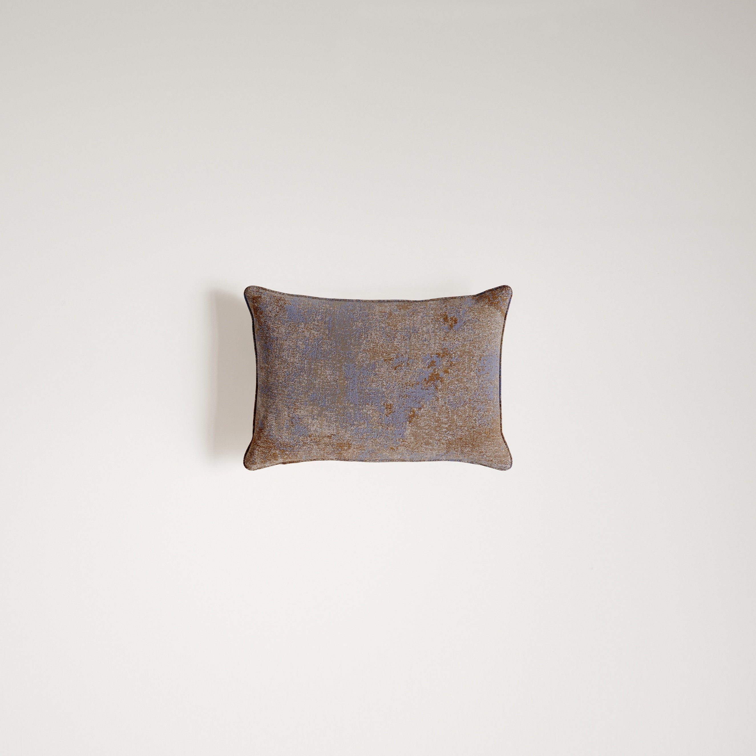 Kissen PIPED braun mit blau