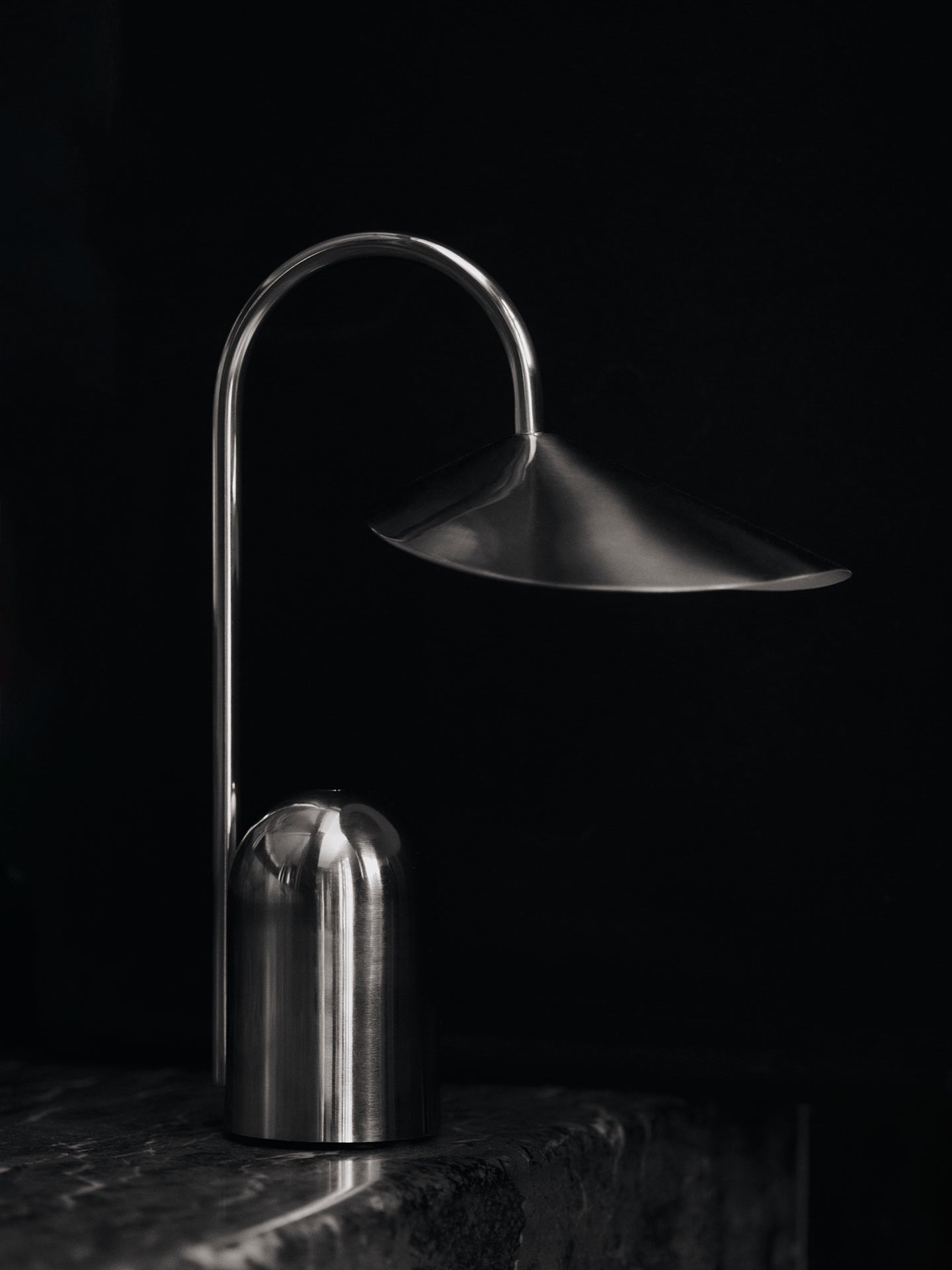 Lampa przenośna ARUM stalowy