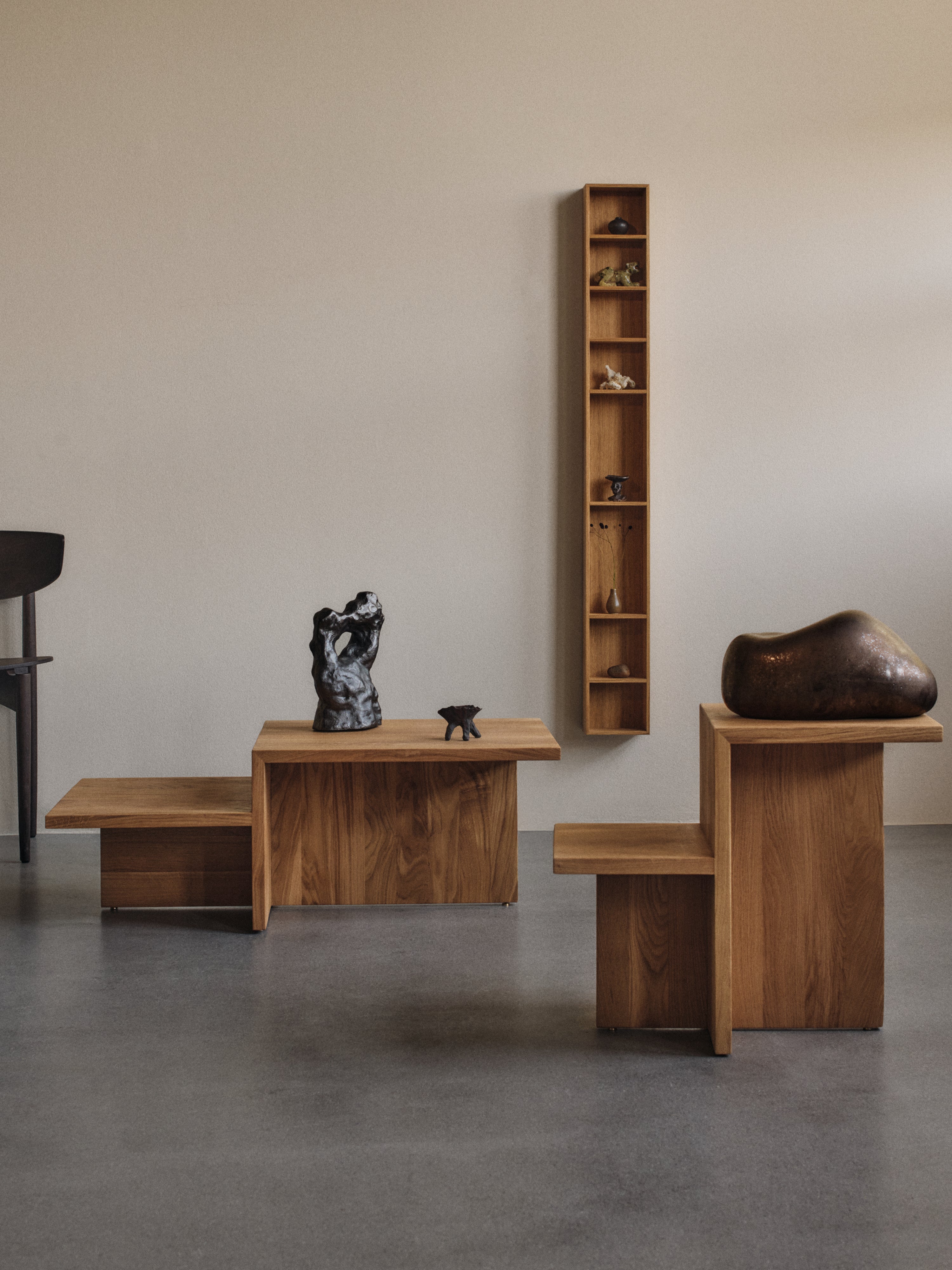 DISTINCT oak wood coffee table