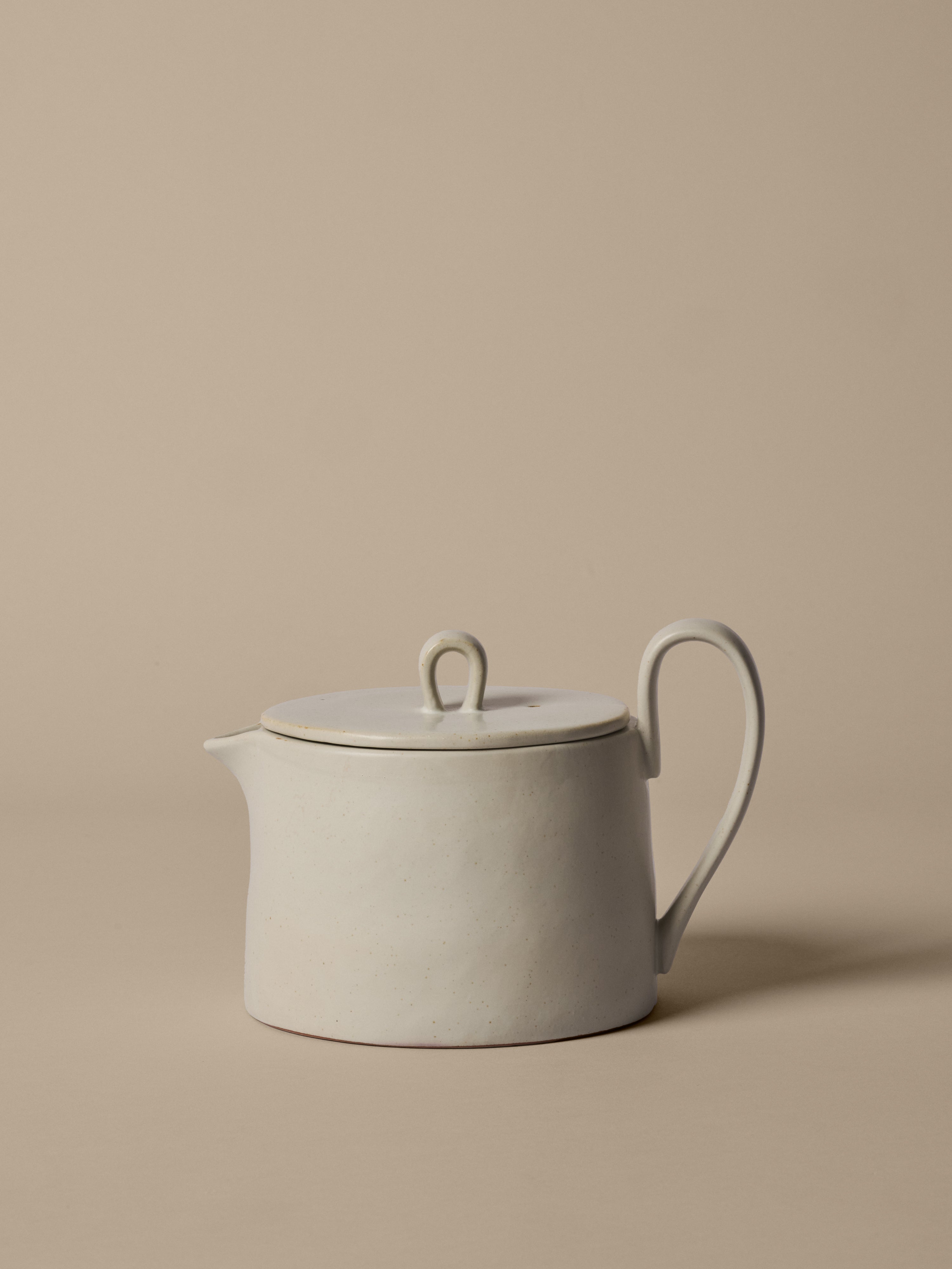 FLOW pitcher broken white