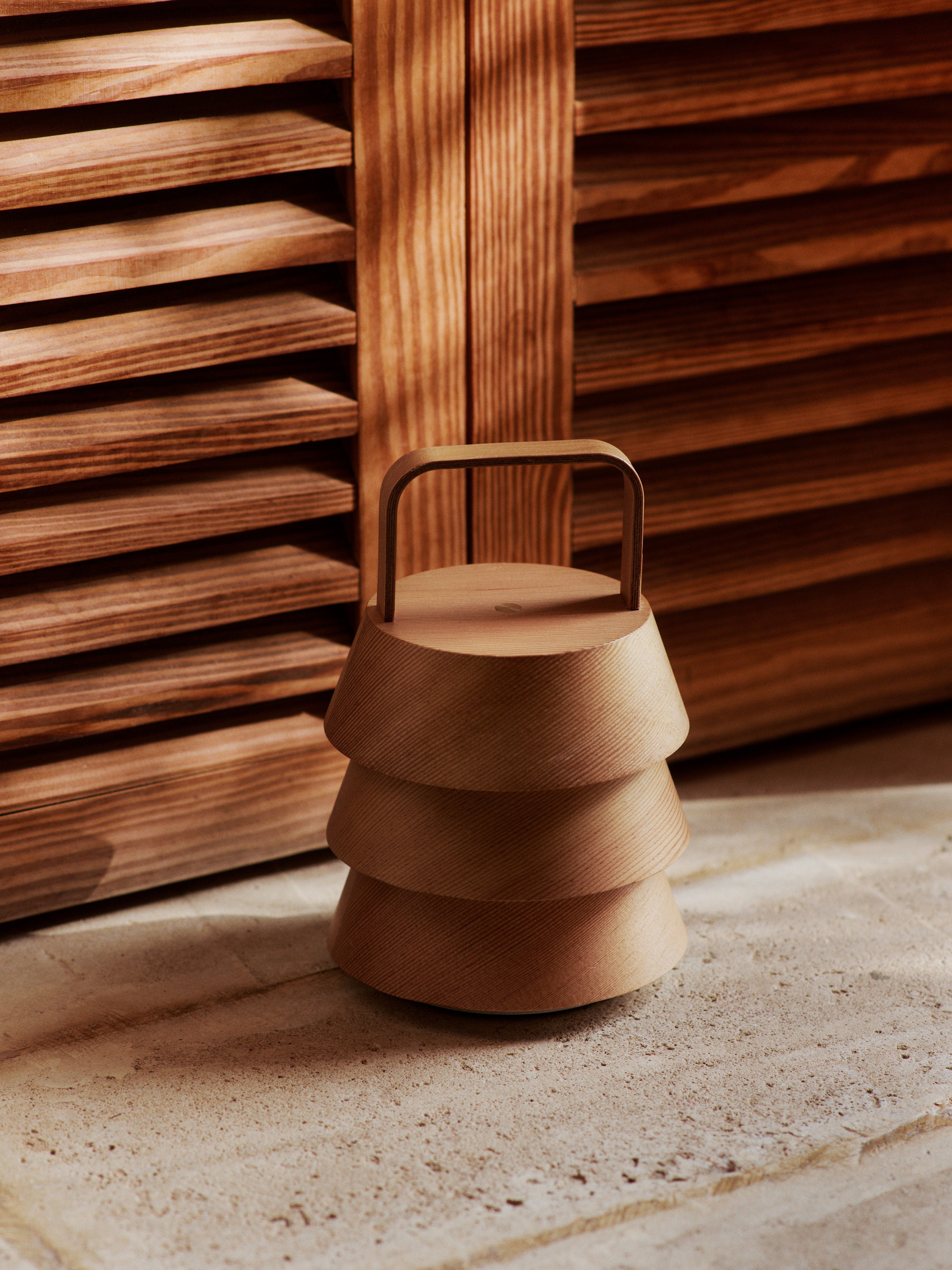 Portable outdoor table lamp LUVER lite Douglas fir wood