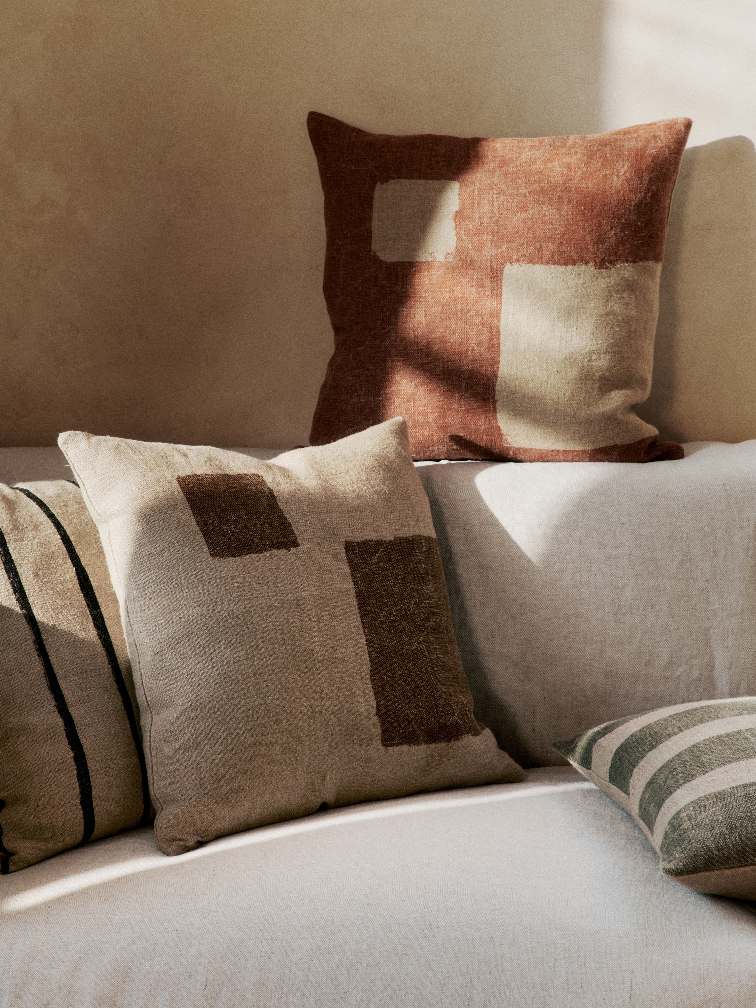Decorative pillow OLEO beige with brown