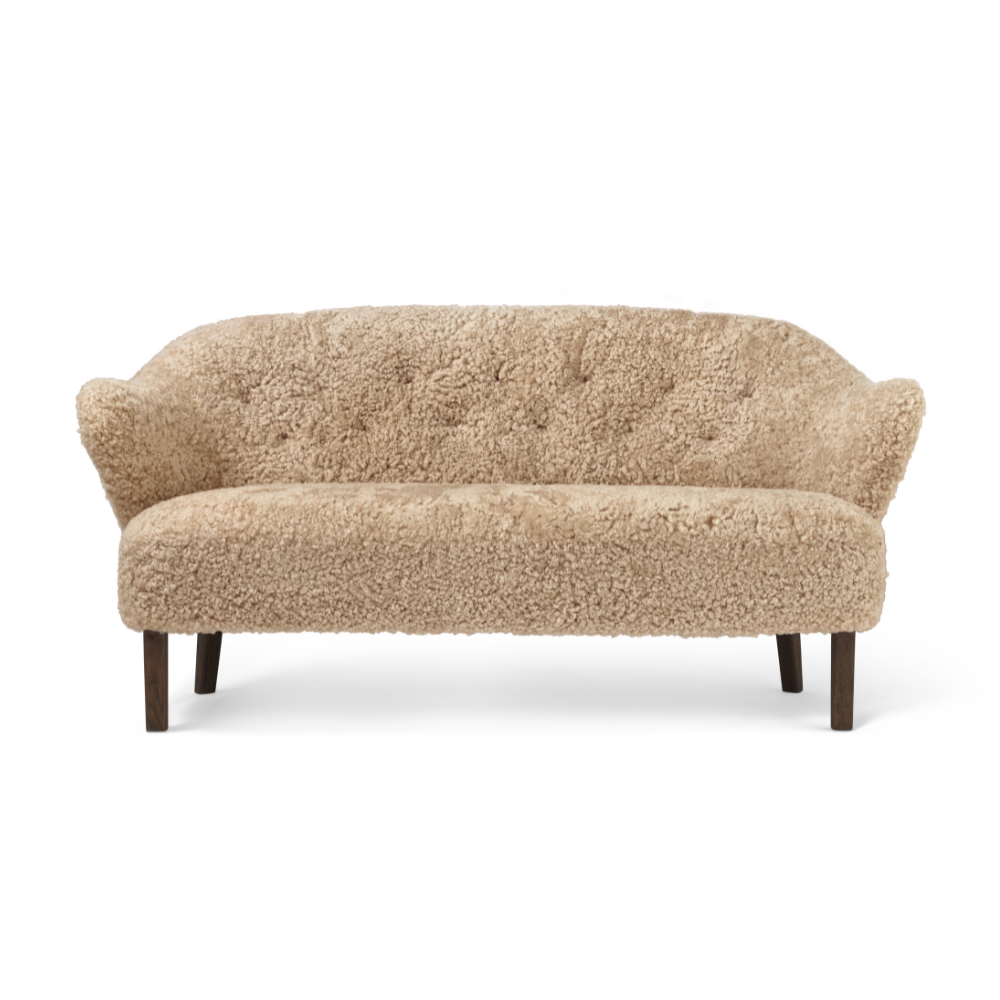 Sofa INGEBORG beżowa skóra owcza z ciemną dębową podstawą