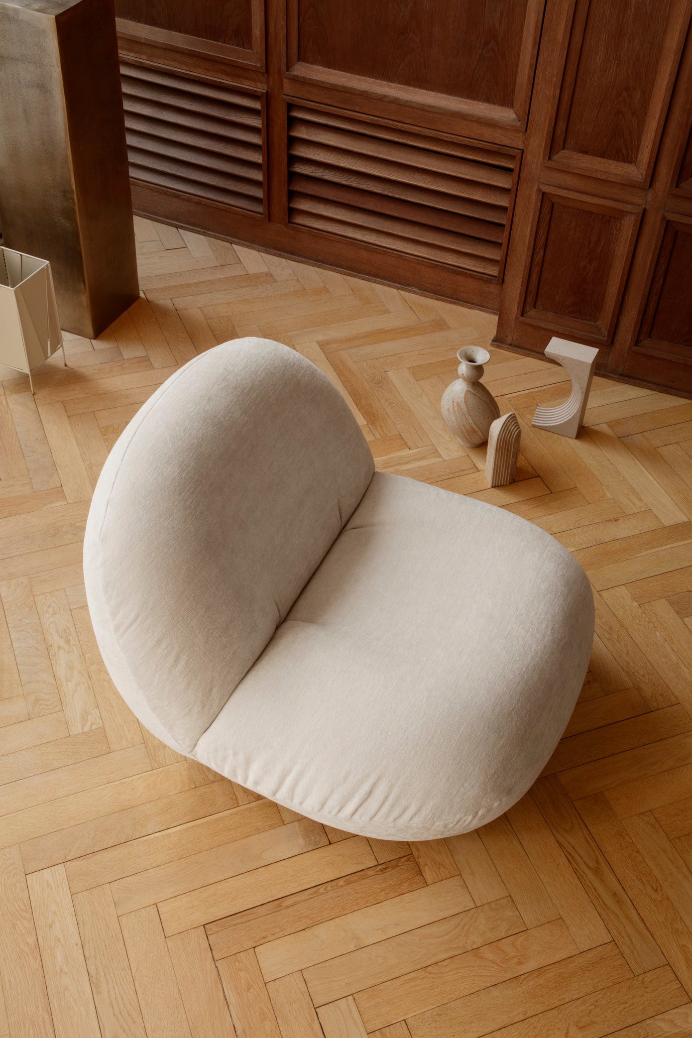 PACHA upholstered armchair with a black base