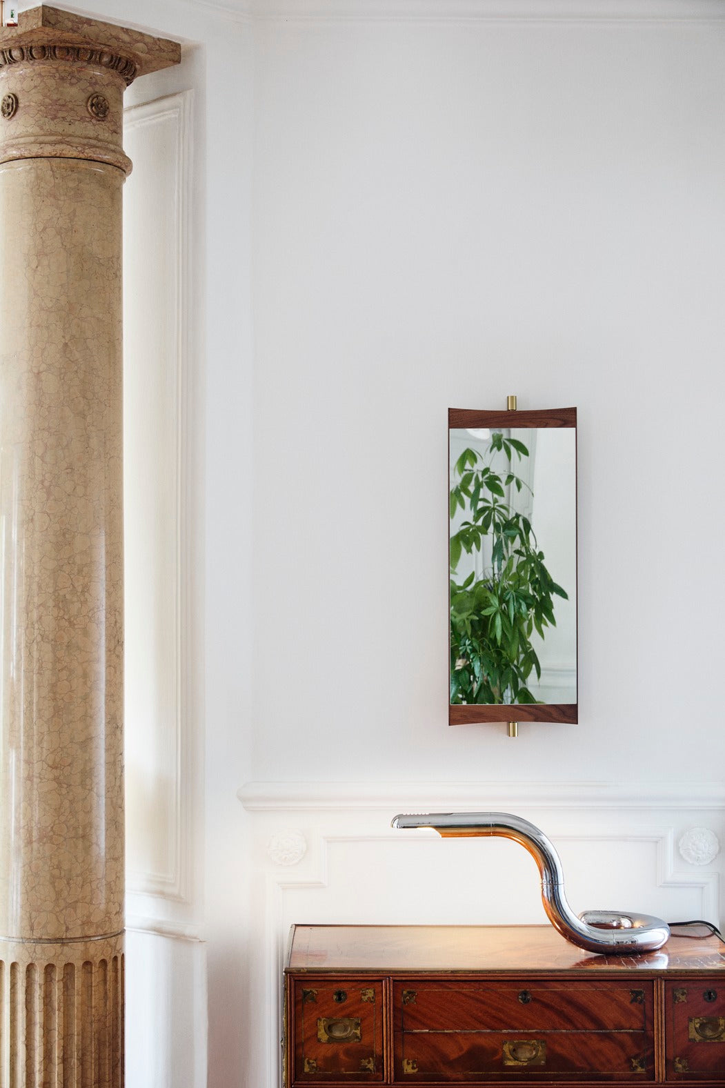 ASPIDE Silver Table Lamp